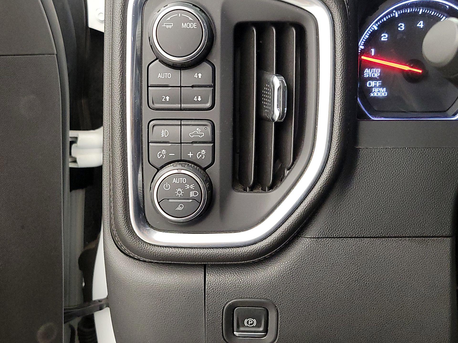 Thumbnail: 2020 Chevrolet Silverado 1500 - 13