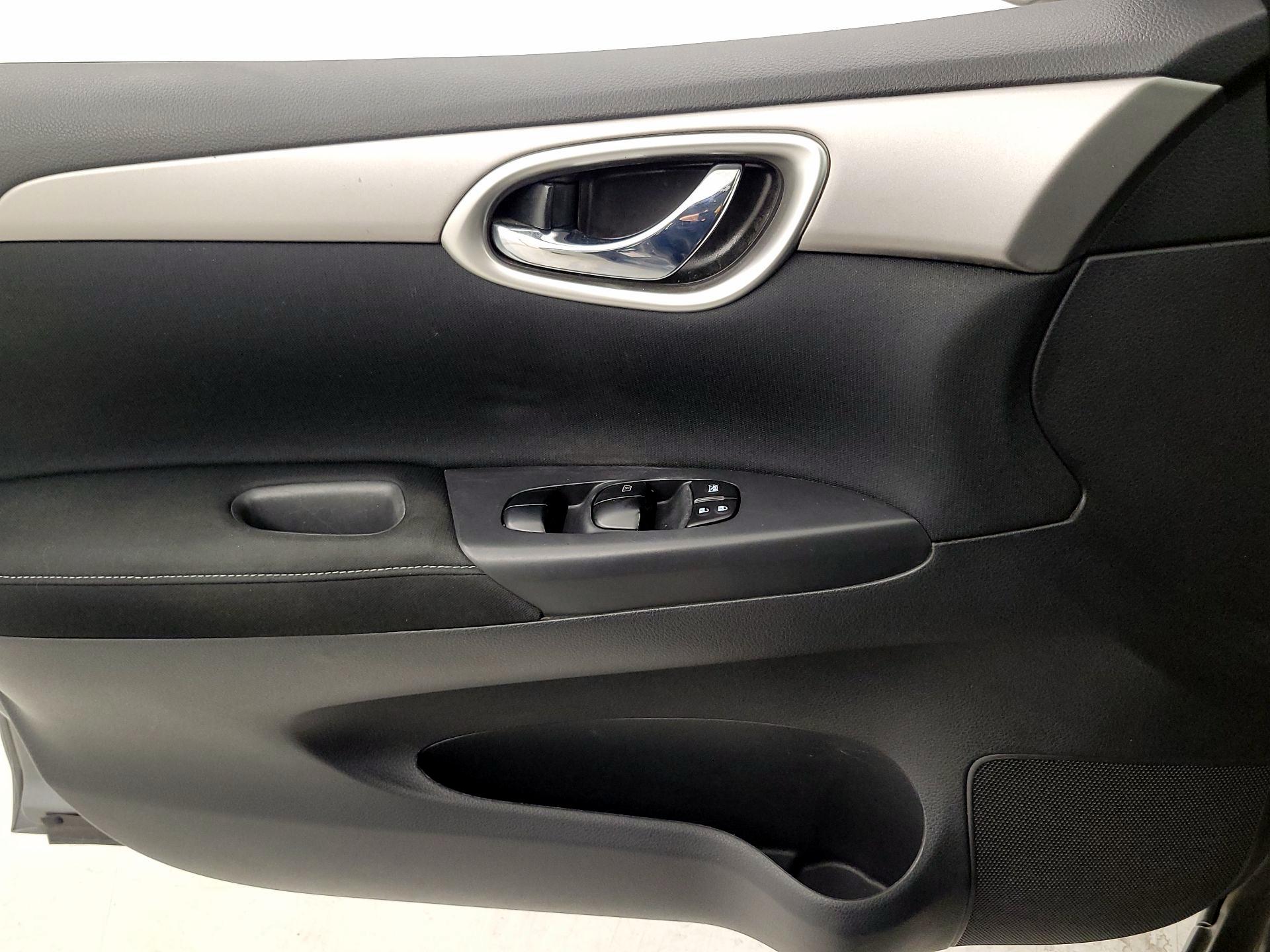 Thumbnail: 2015 Nissan Sentra - 12