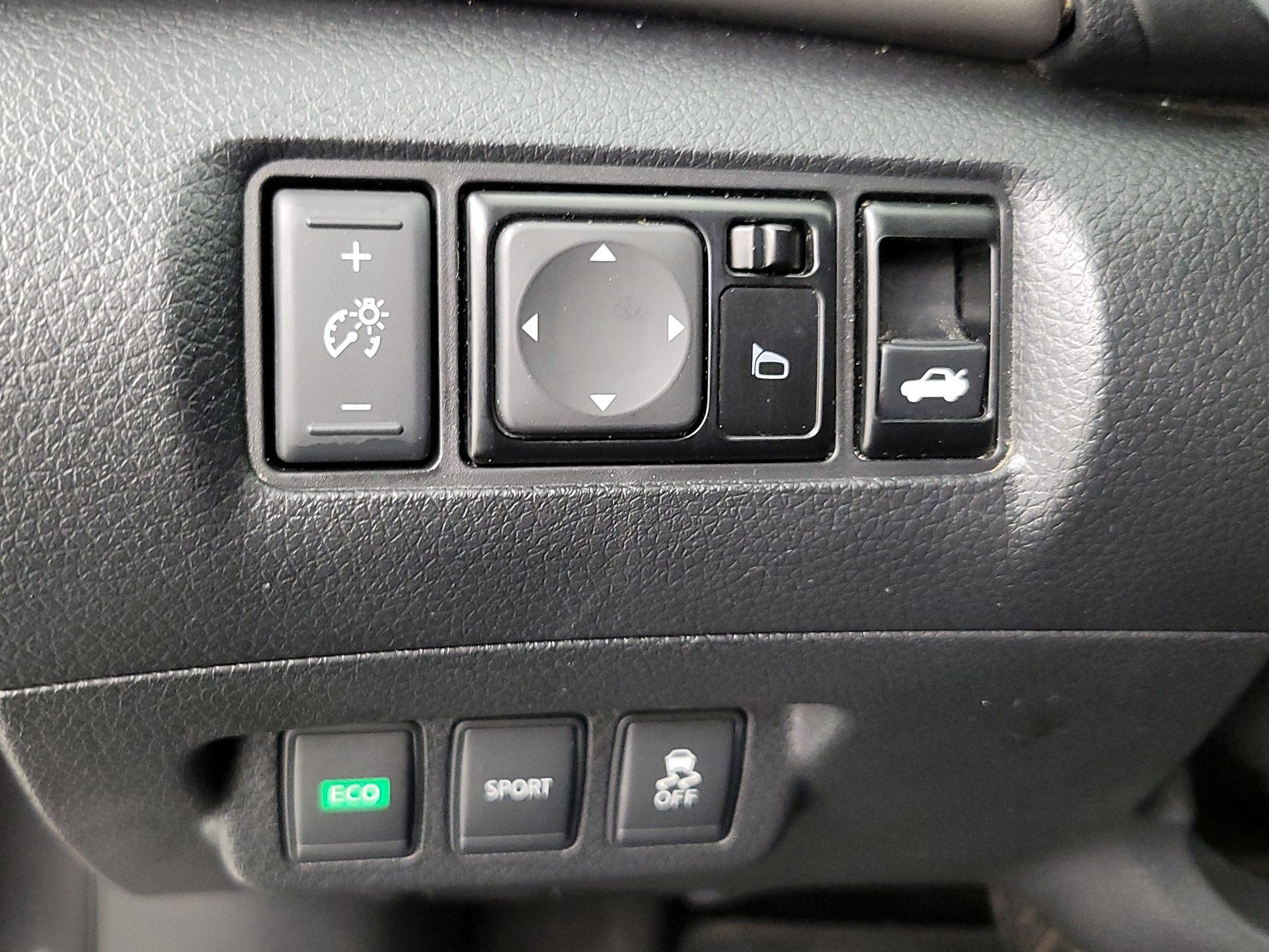 Thumbnail: 2015 Nissan Sentra - 13