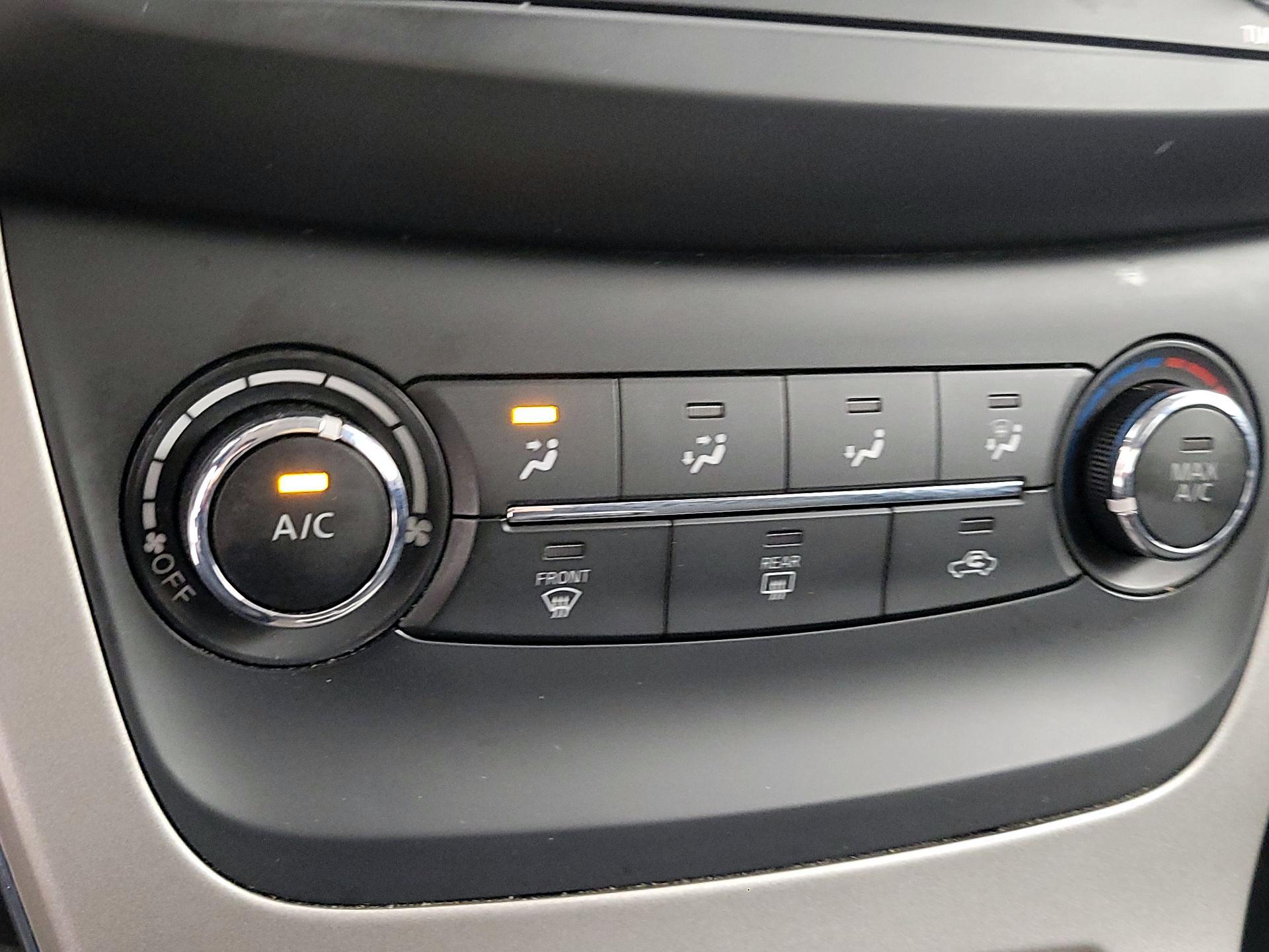 Thumbnail: 2015 Nissan Sentra - 15