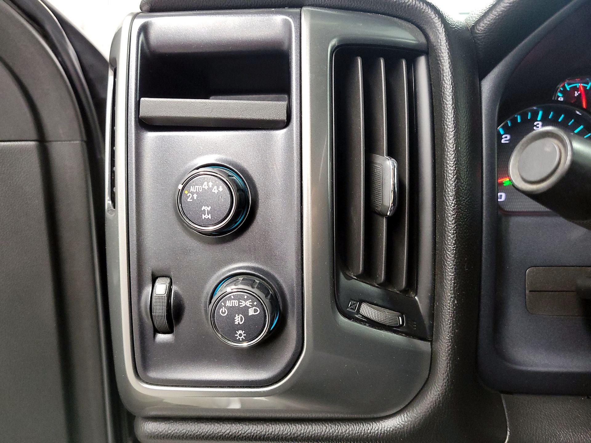 Thumbnail: 2018 Chevrolet Silverado 1500 - 13