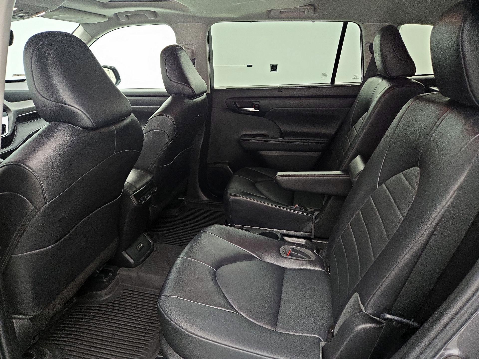 Thumbnail: 2022 Toyota Highlander - 20