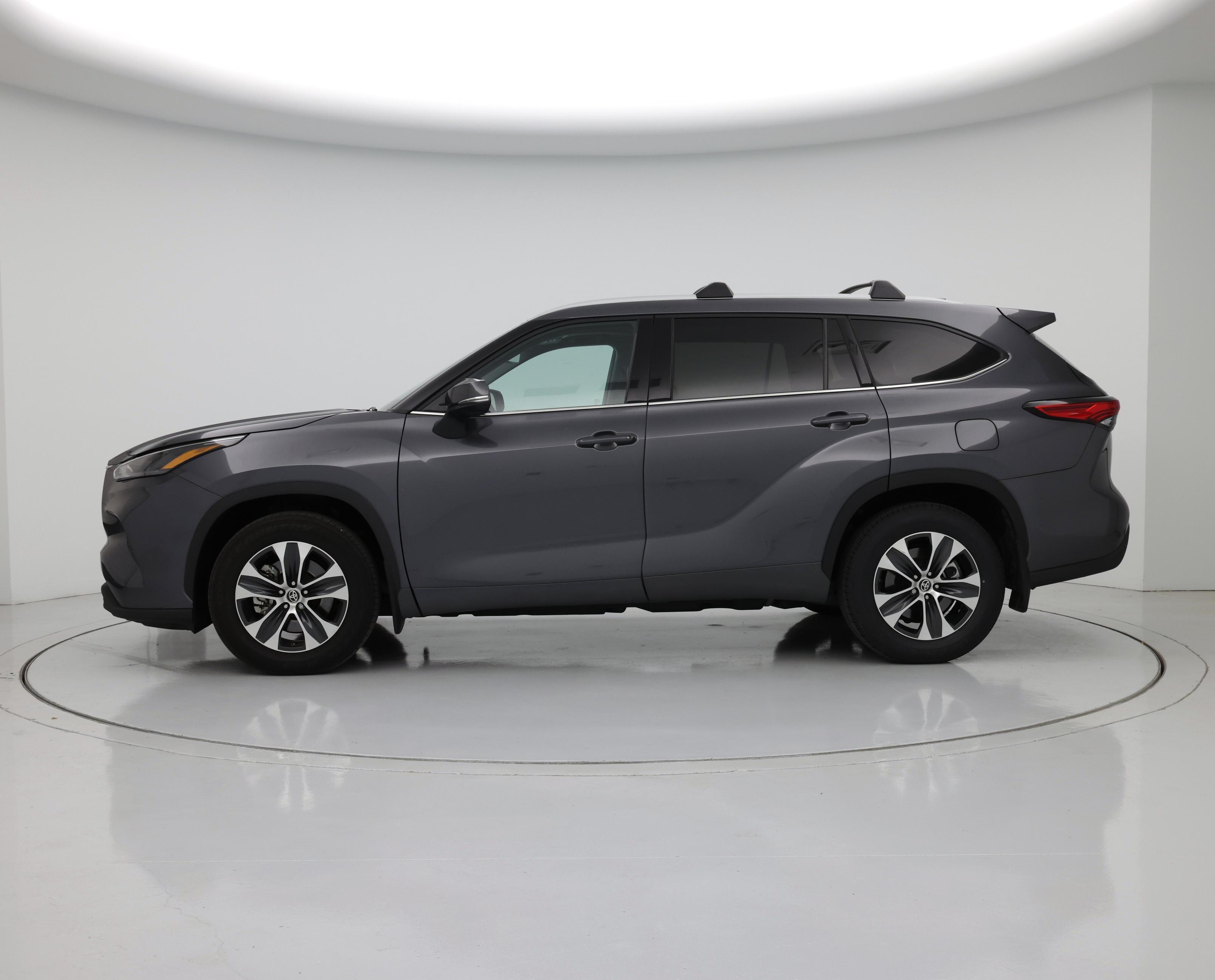 Thumbnail: 2022 Toyota Highlander - 3