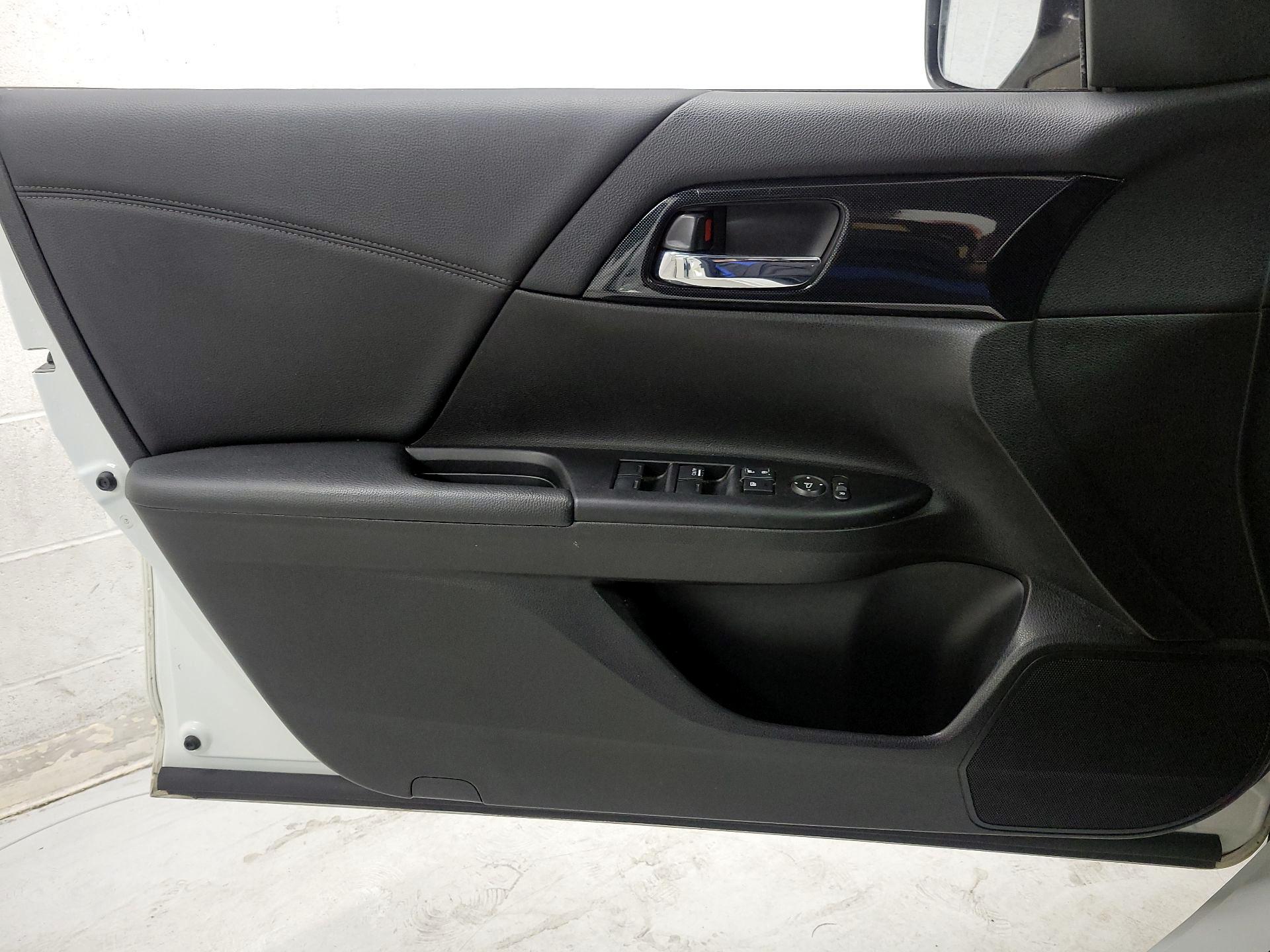 Thumbnail: 2015 Honda Accord - 12