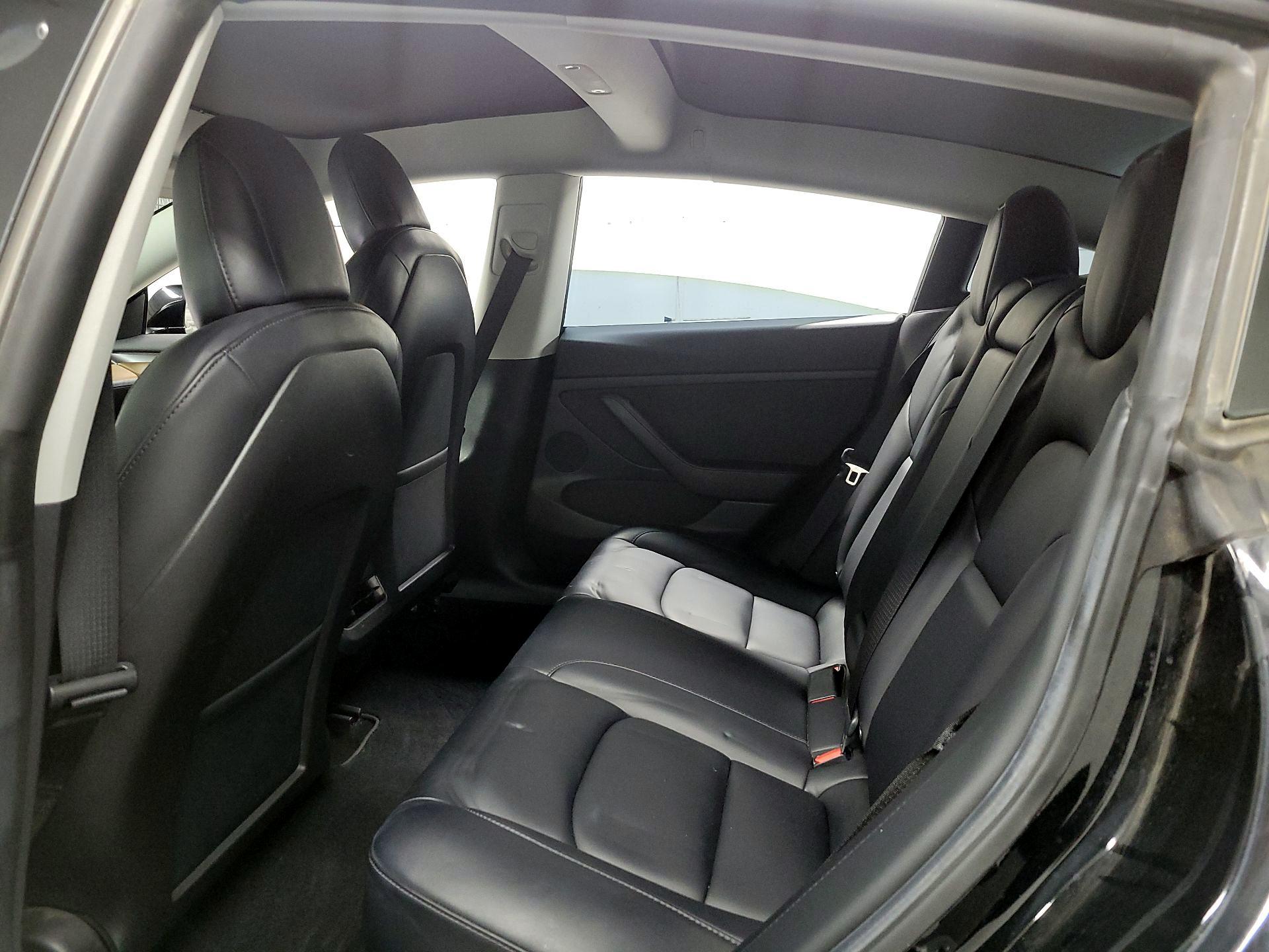 Thumbnail: 2022 Tesla Model 3 - 17