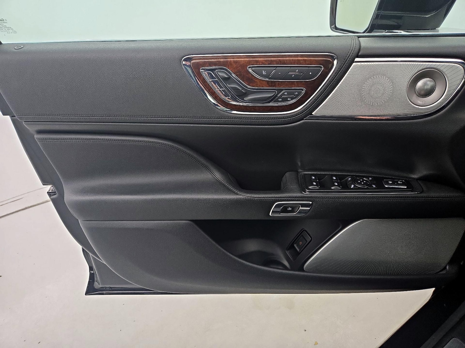 2020 Lincoln Continental Reserve - Photo 13