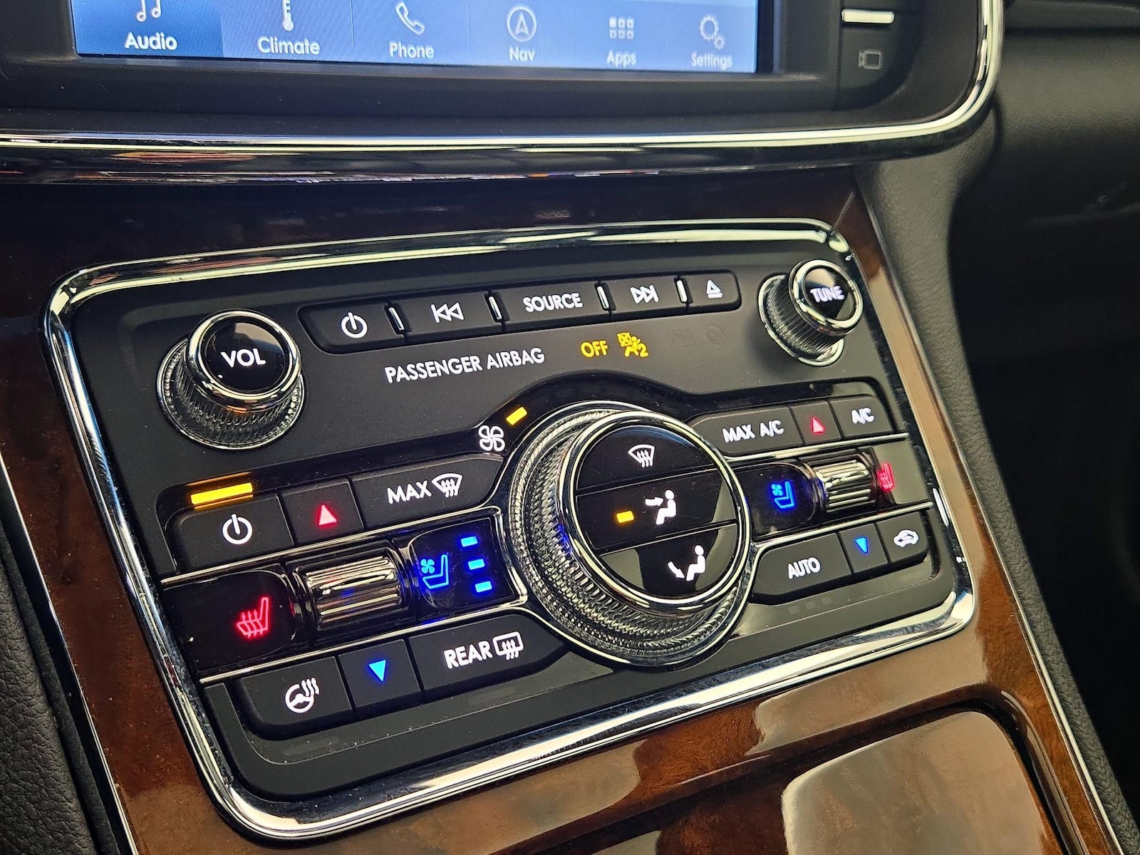 2020 Lincoln Continental Reserve - Photo 18