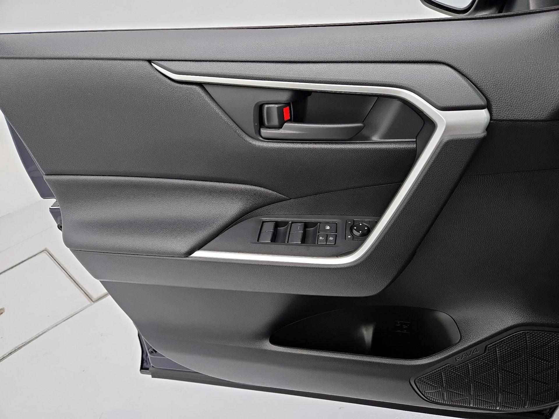 Thumbnail: 2021 Toyota RAV4 - 12