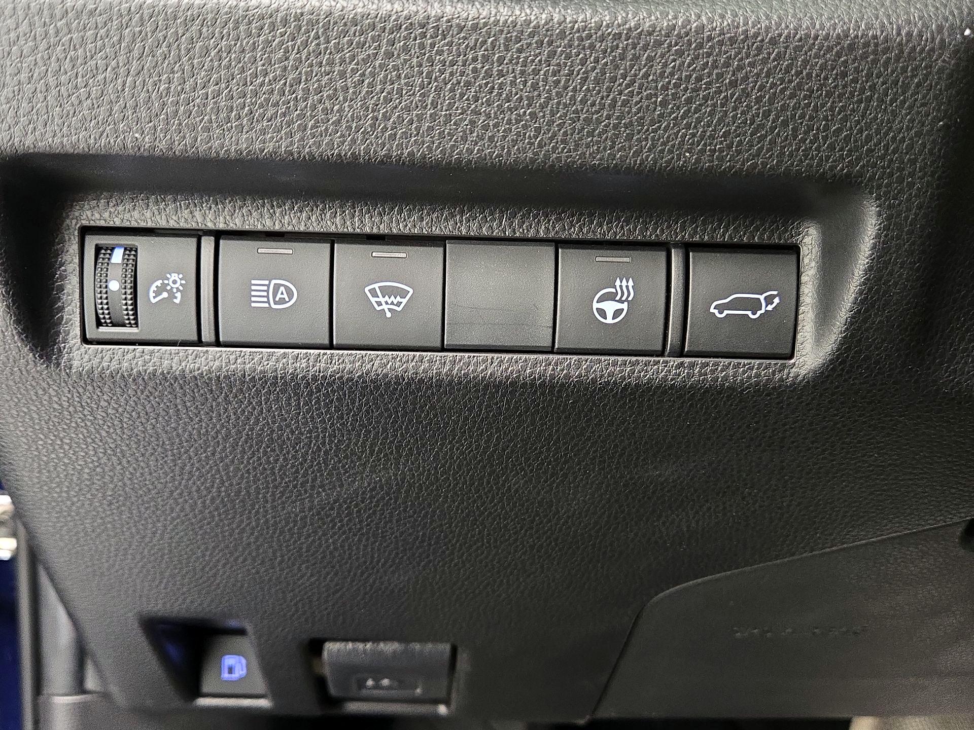 Thumbnail: 2021 Toyota RAV4 - 13