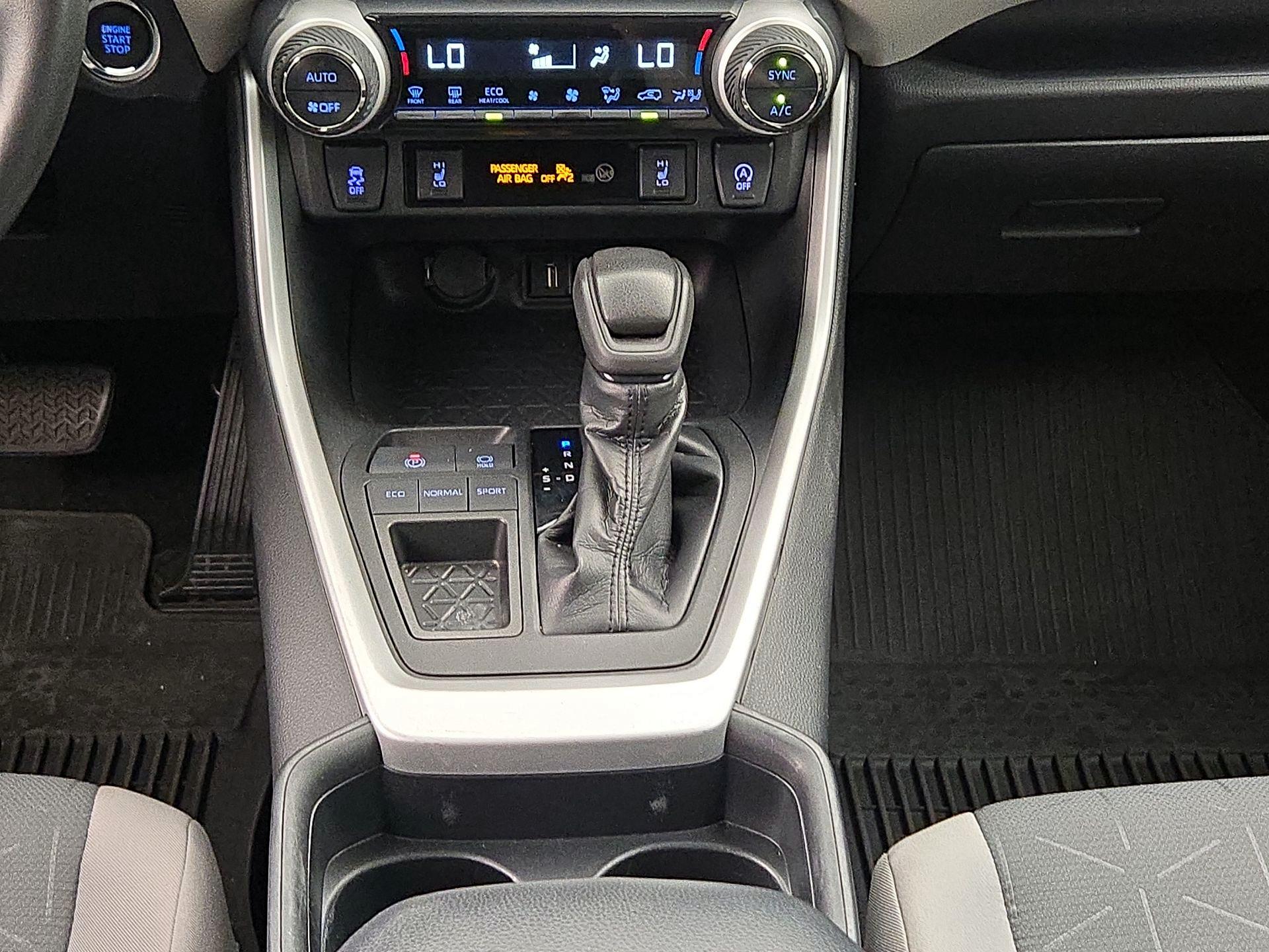Thumbnail: 2020 Toyota RAV4 - 17