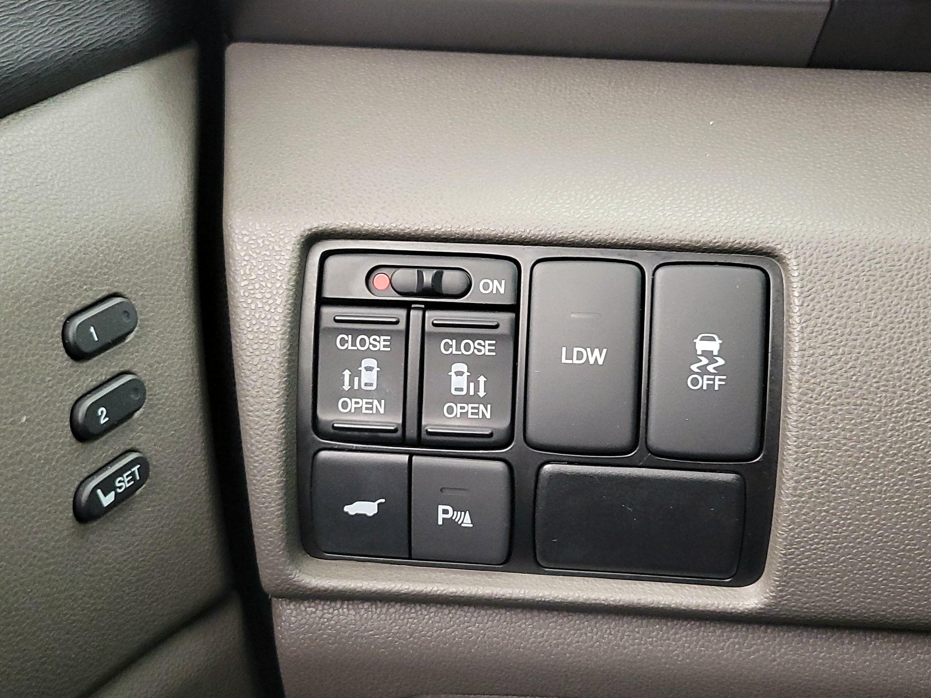 Thumbnail: 2014 Honda Odyssey - 13