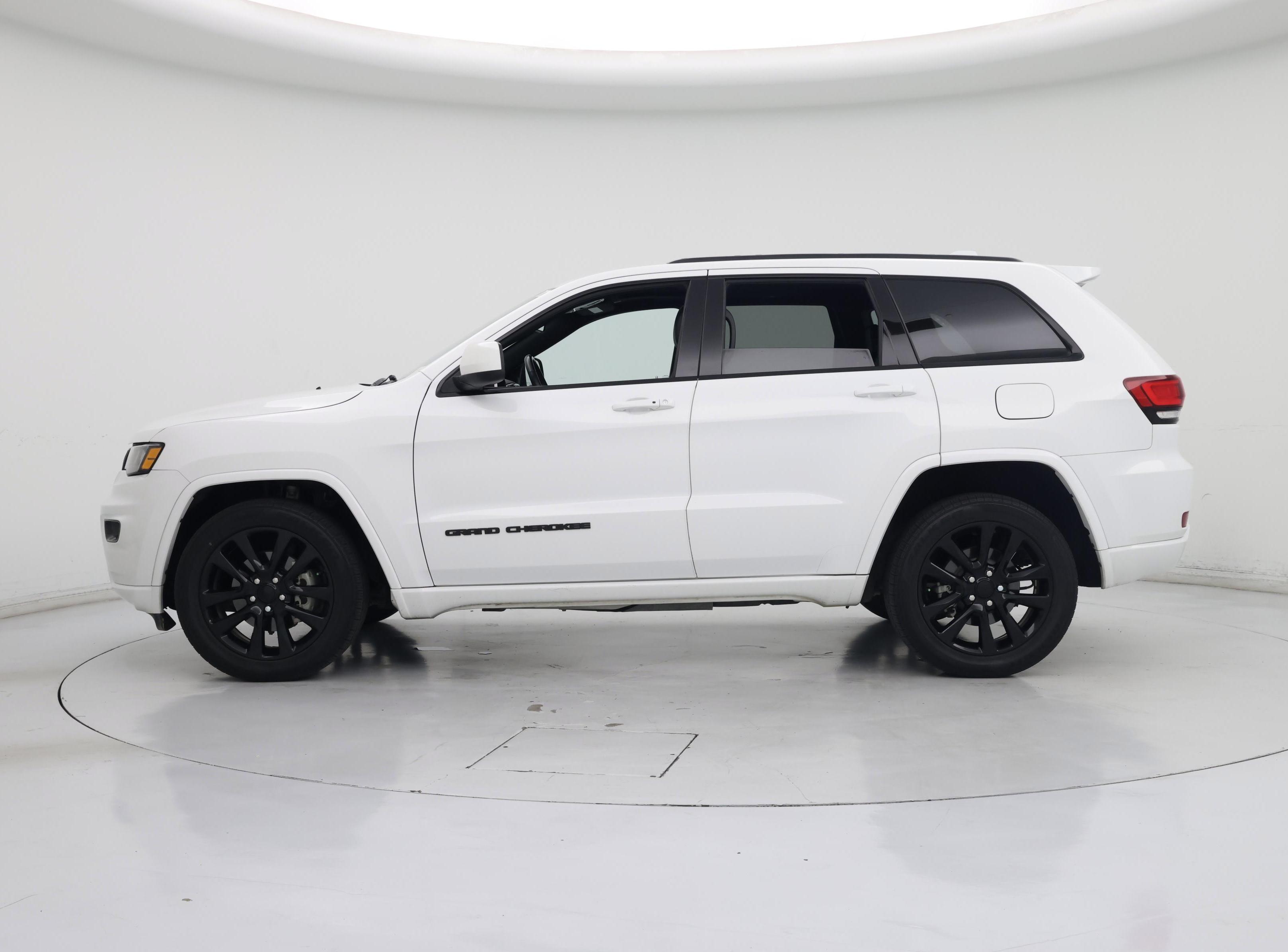 Thumbnail: 2017 Jeep Grand Cherokee - 3