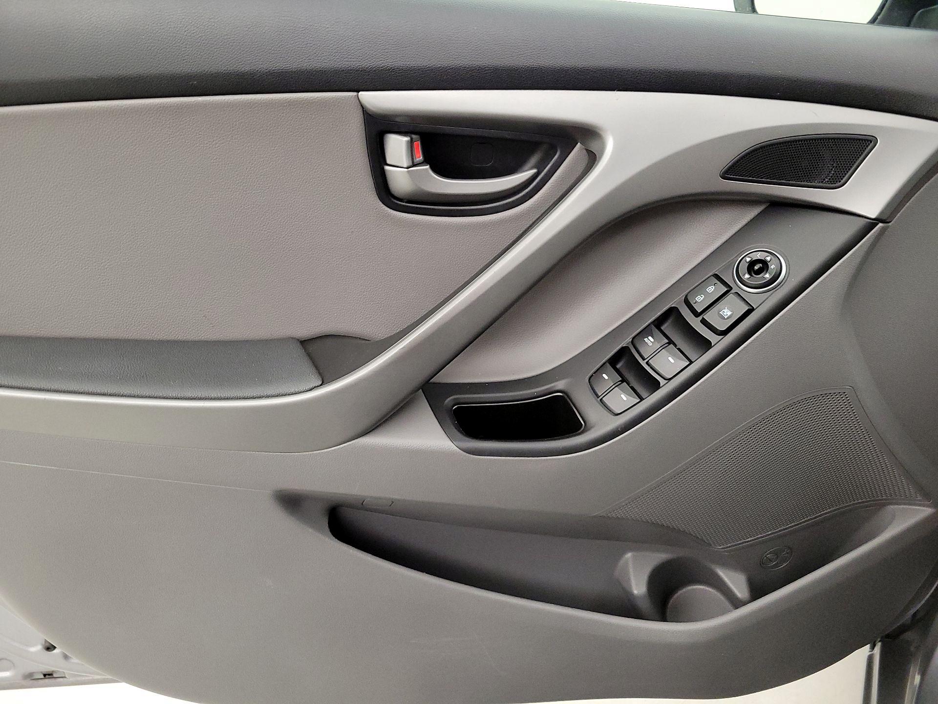 Thumbnail: 2015 Hyundai Elantra - 12
