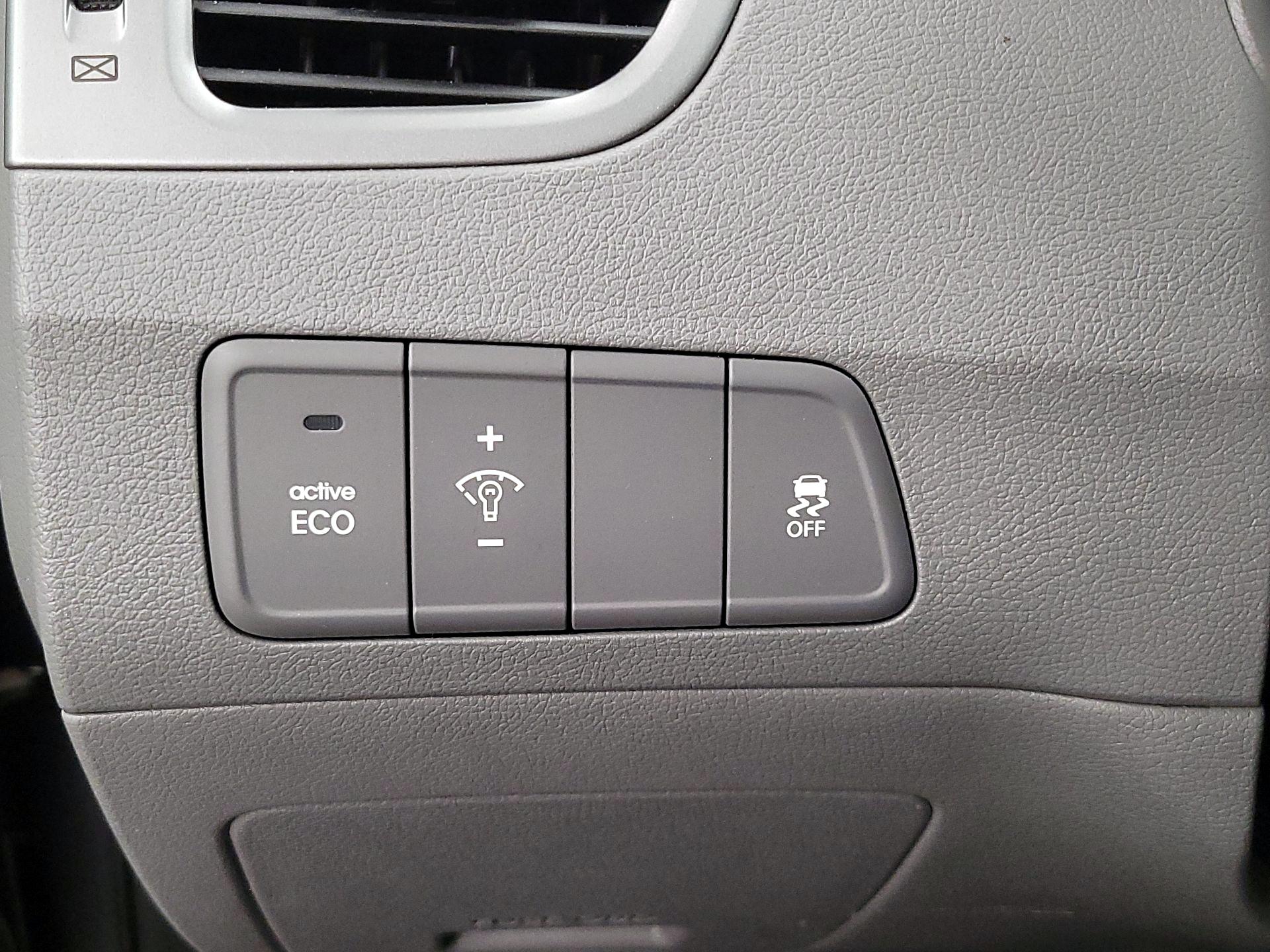 Thumbnail: 2015 Hyundai Elantra - 13