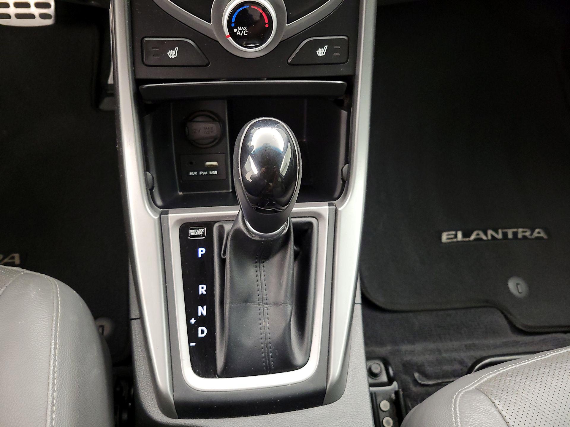 Thumbnail: 2015 Hyundai Elantra - 17