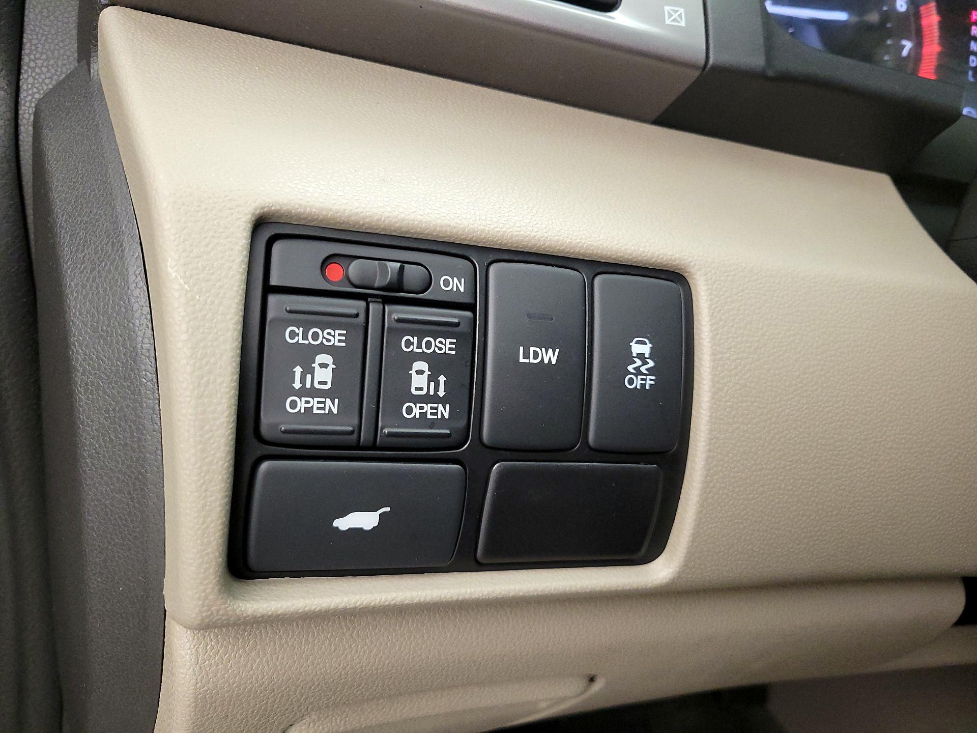 Thumbnail: 2015 Honda Odyssey - 13