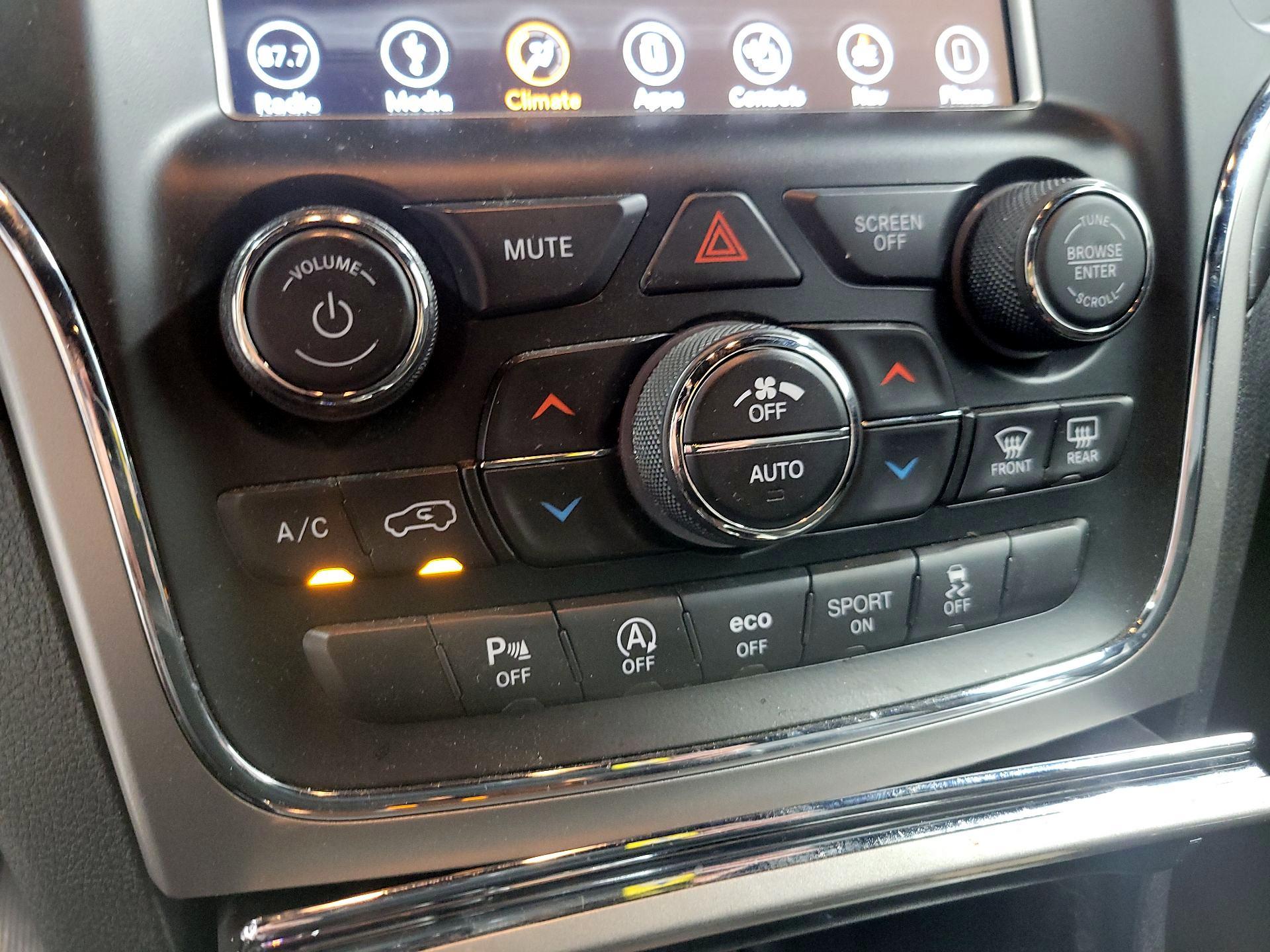 Thumbnail: 2018 Jeep Grand Cherokee - 17