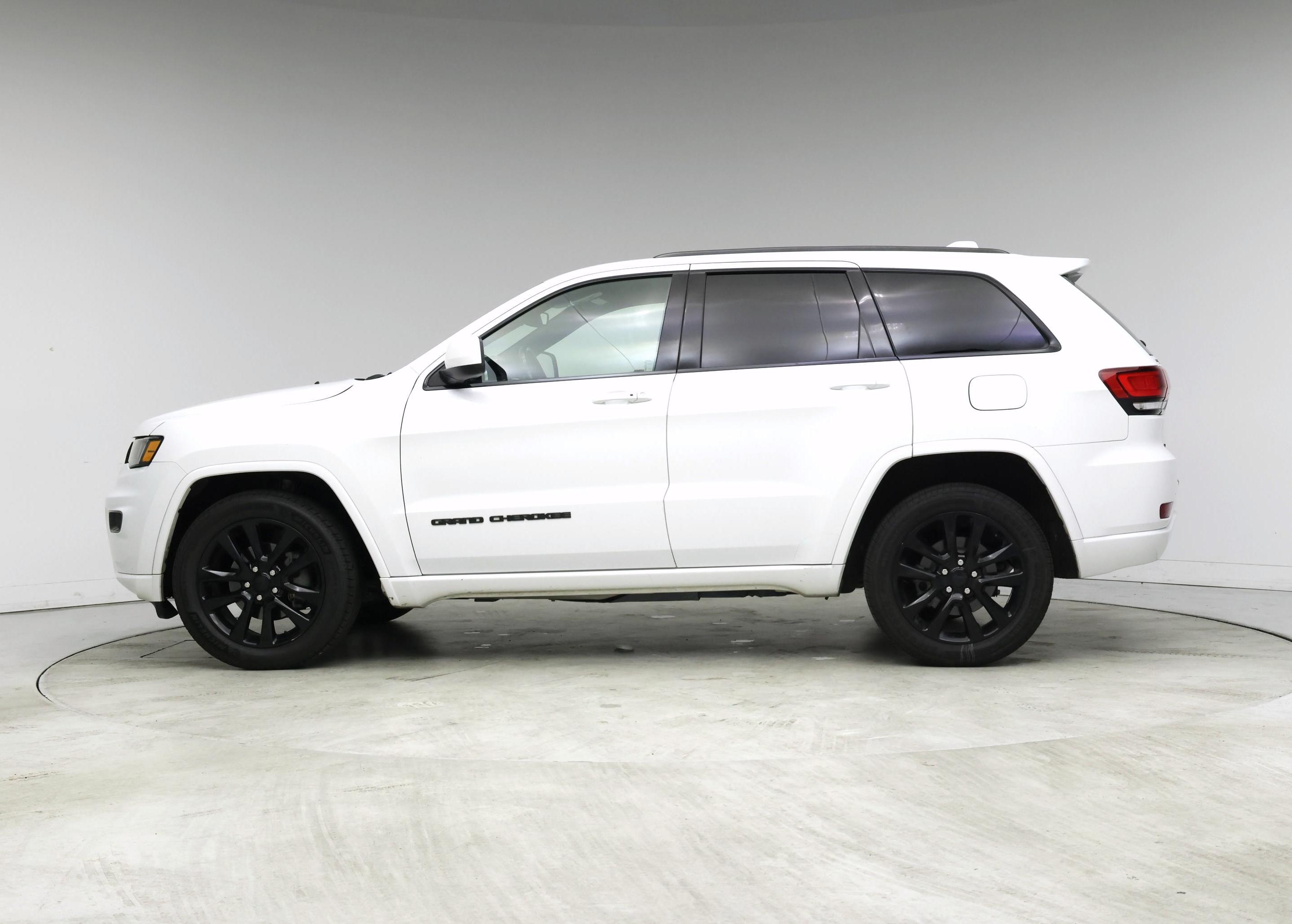 Thumbnail: 2018 Jeep Grand Cherokee - 3