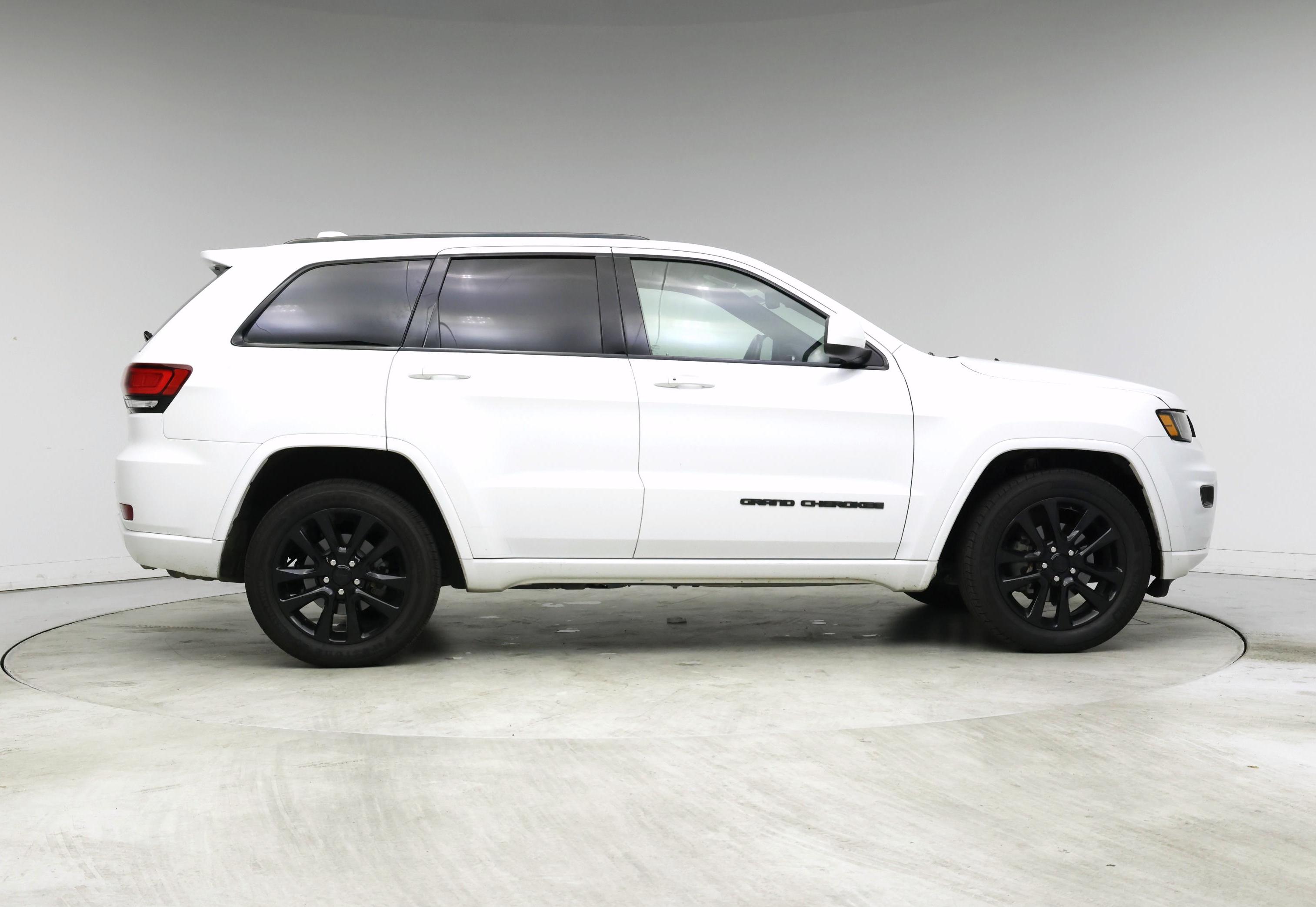 Thumbnail: 2018 Jeep Grand Cherokee - 7