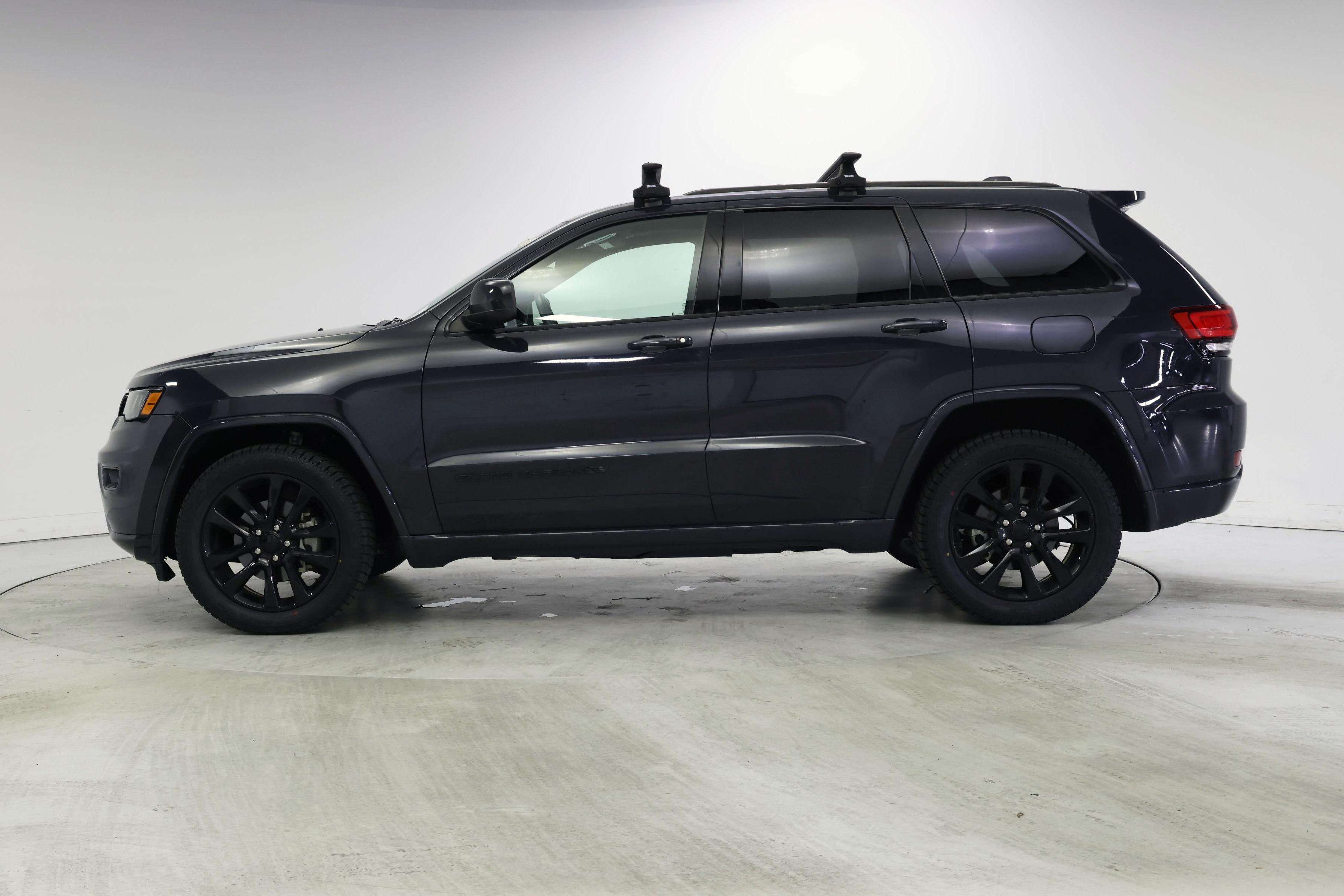 Thumbnail: 2018 Jeep Grand Cherokee - 3
