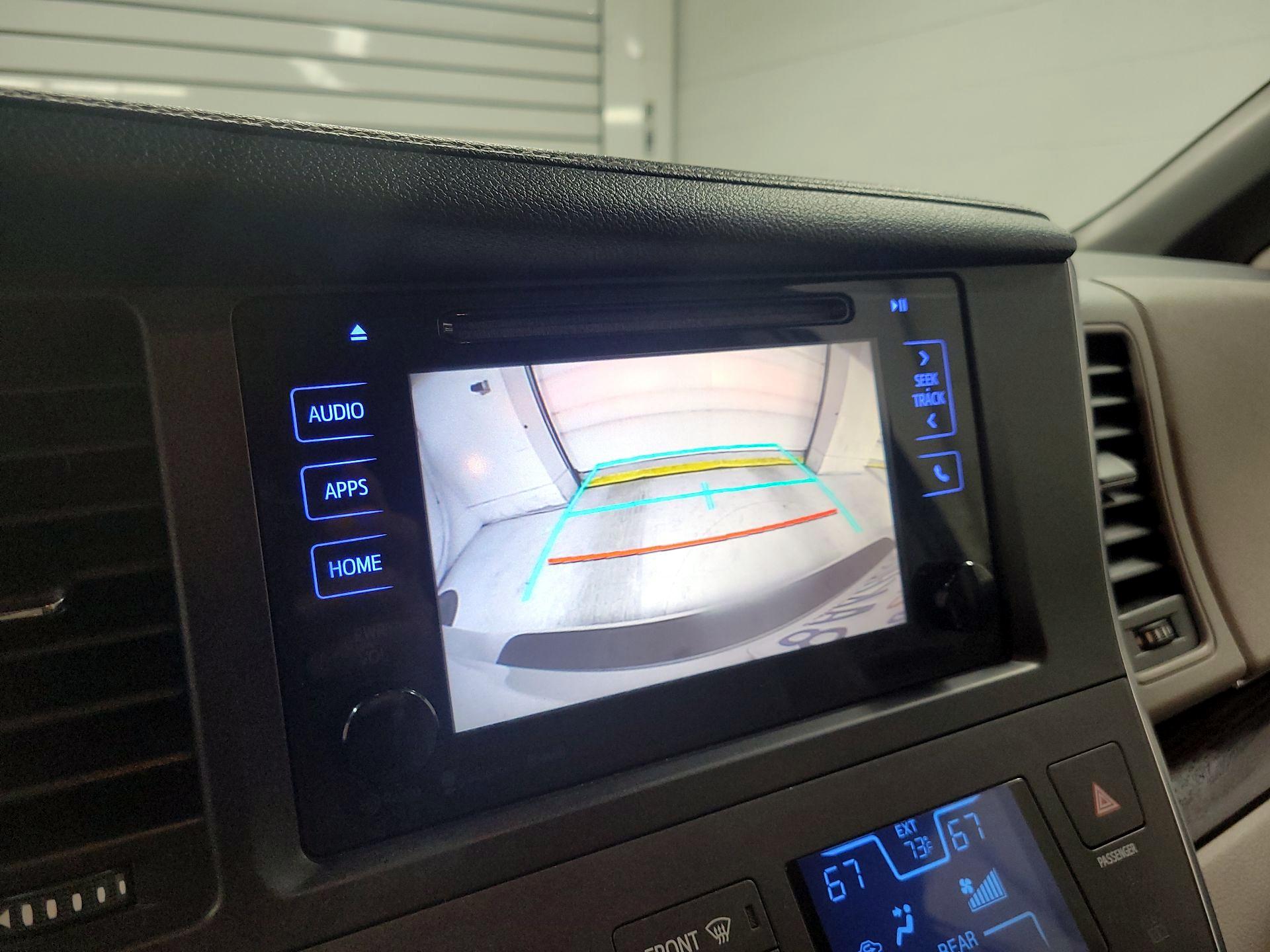 Thumbnail: 2017 Toyota Sienna - 14
