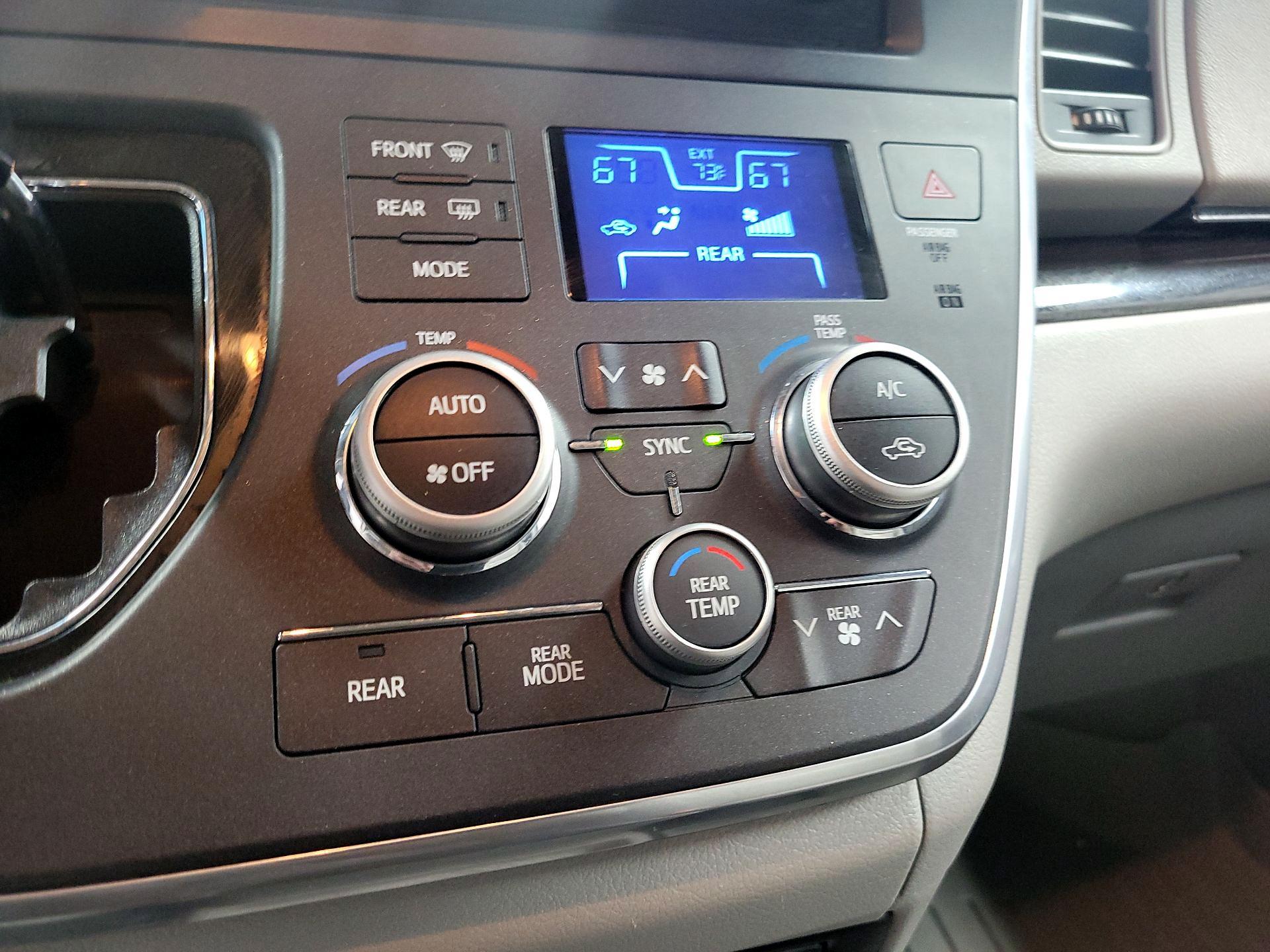 Thumbnail: 2017 Toyota Sienna - 16