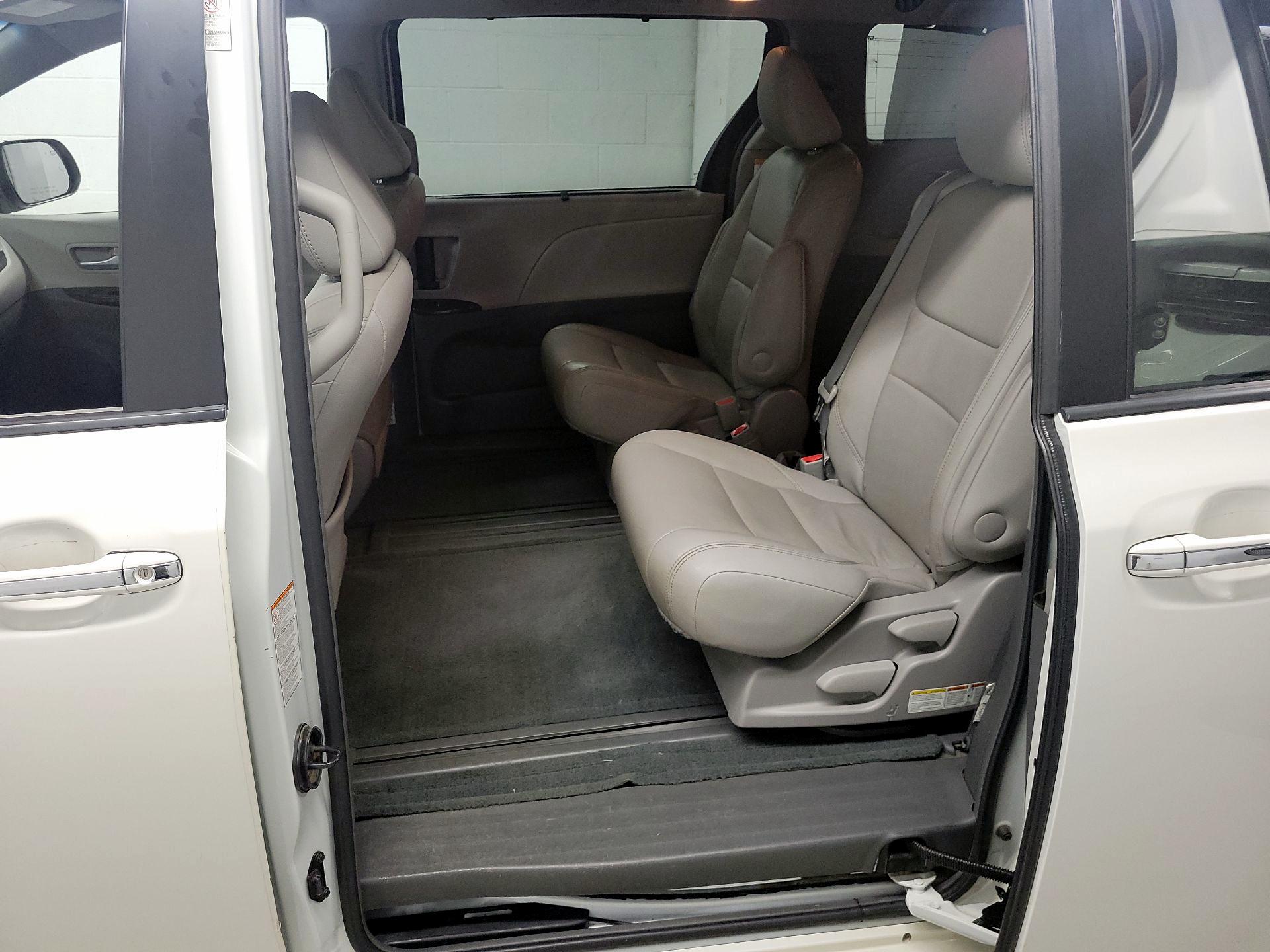 Thumbnail: 2017 Toyota Sienna - 20