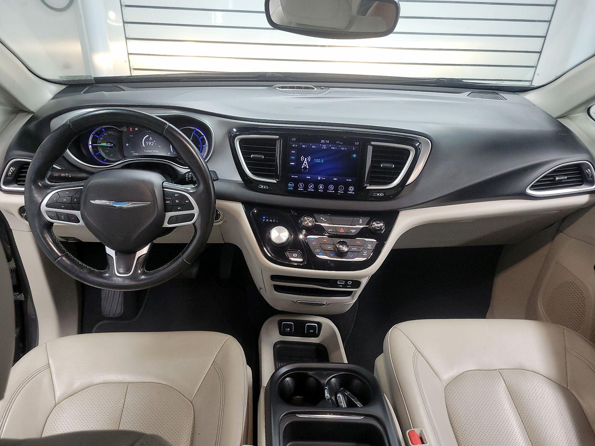 Thumbnail: 2018 Chrysler Pacifica - 9