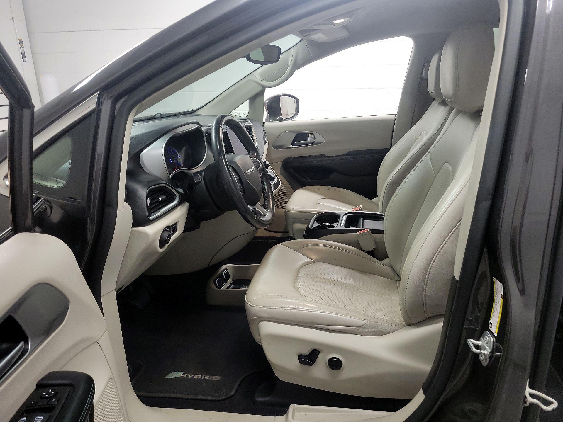 Thumbnail: 2018 Chrysler Pacifica - 11