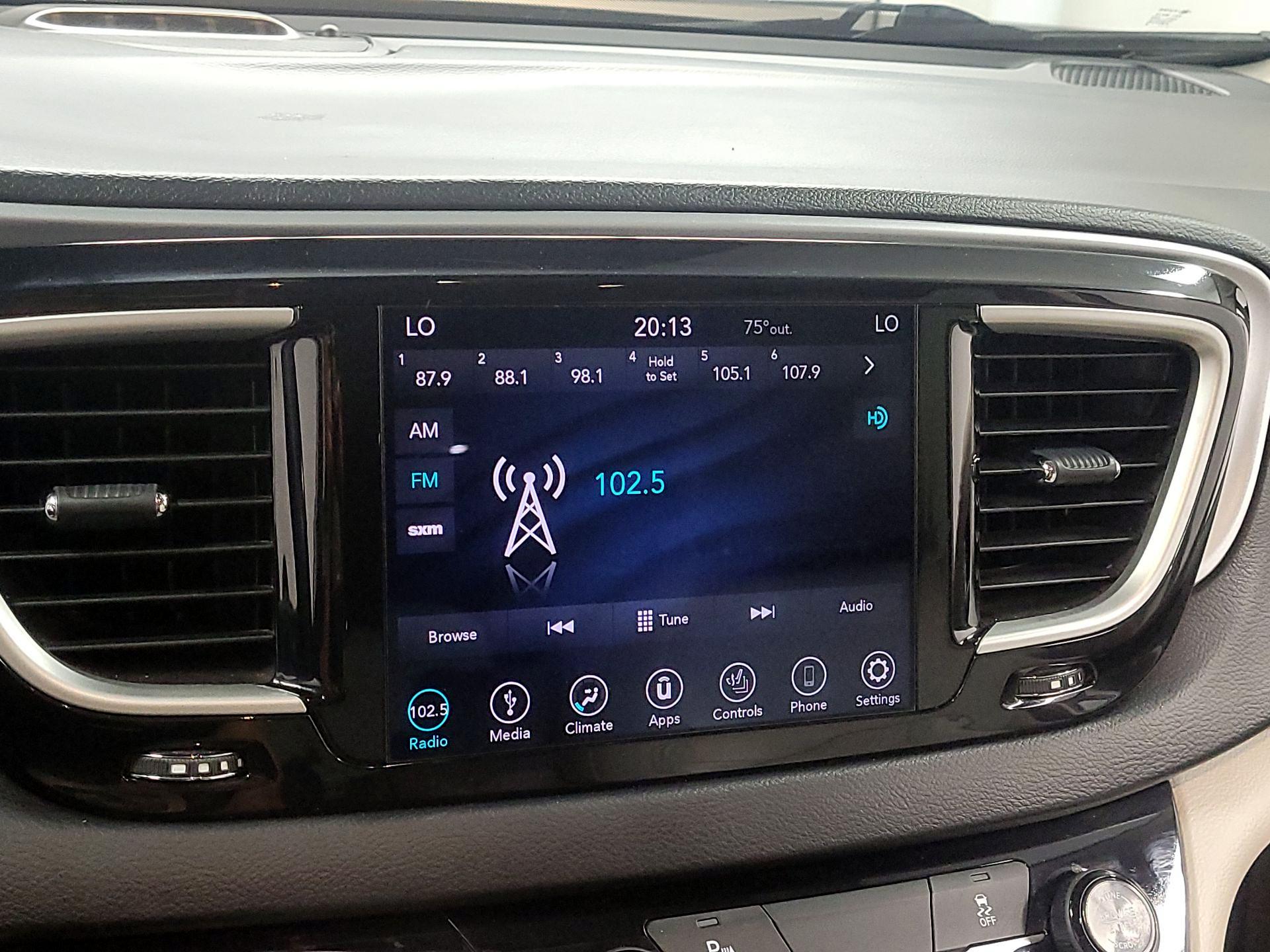 Thumbnail: 2018 Chrysler Pacifica - 15