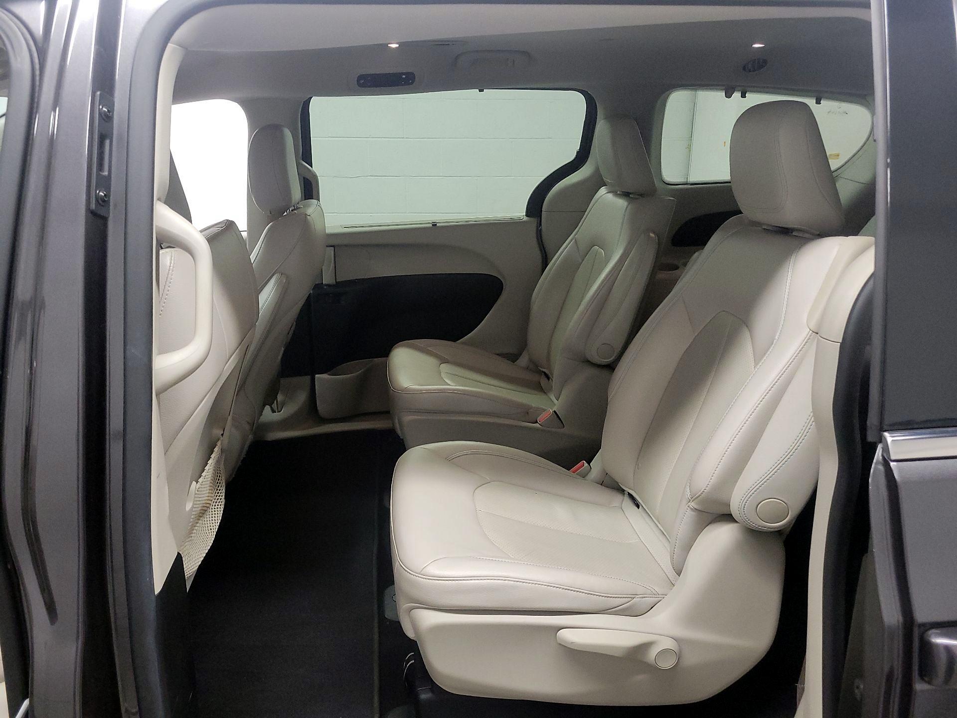 Thumbnail: 2018 Chrysler Pacifica - 18