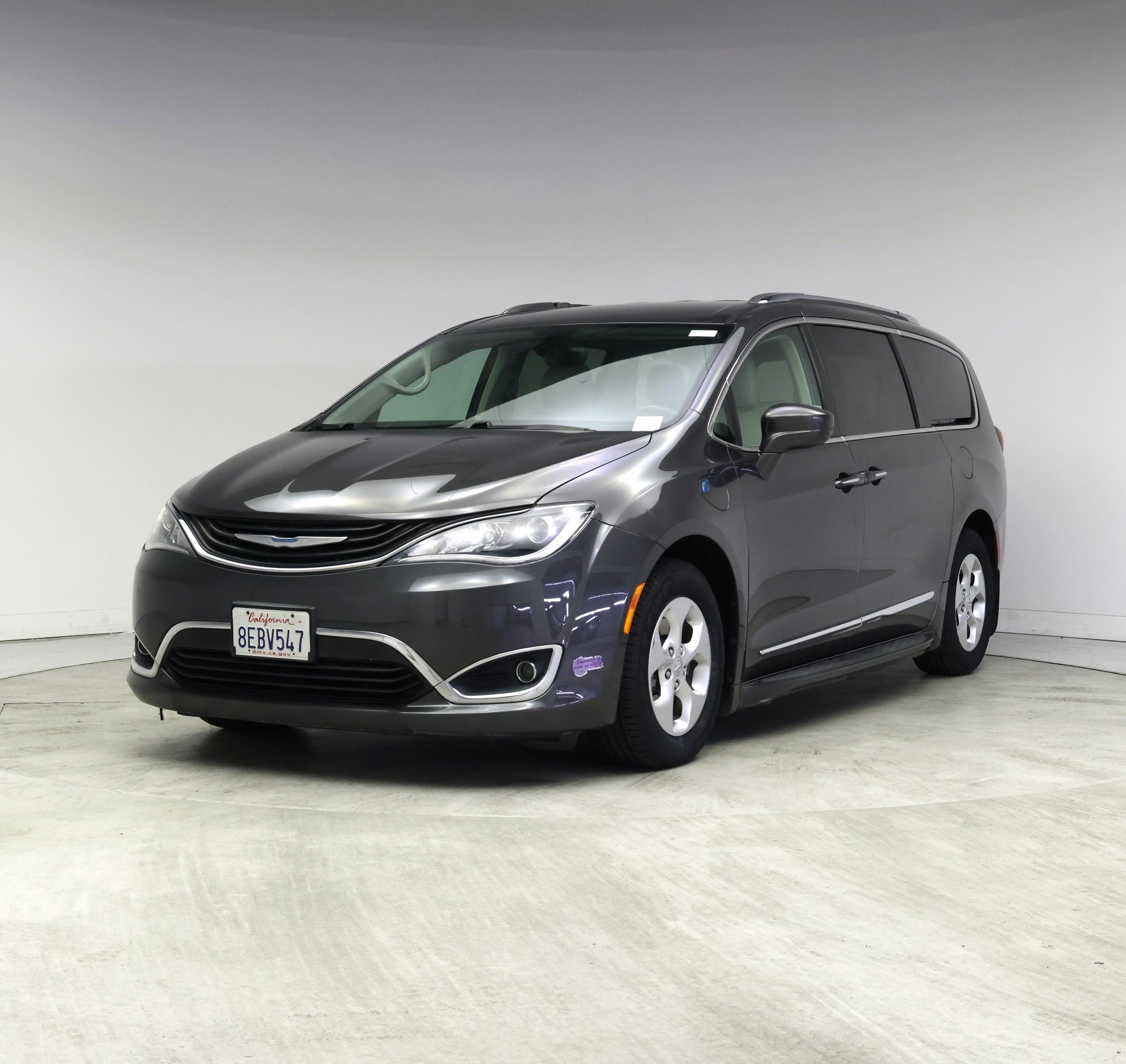 Thumbnail: 2018 Chrysler Pacifica - 4