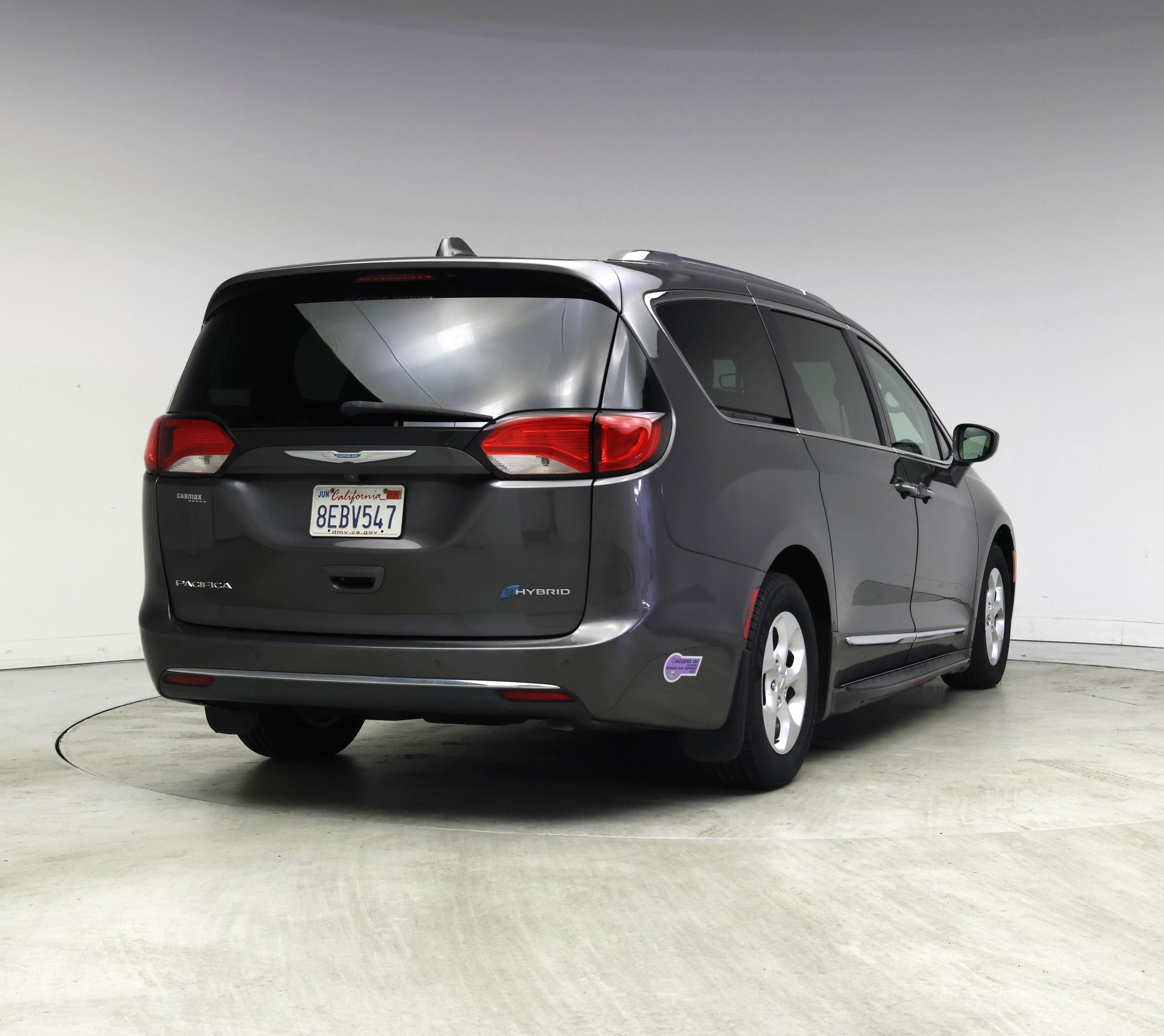 Thumbnail: 2018 Chrysler Pacifica - 8