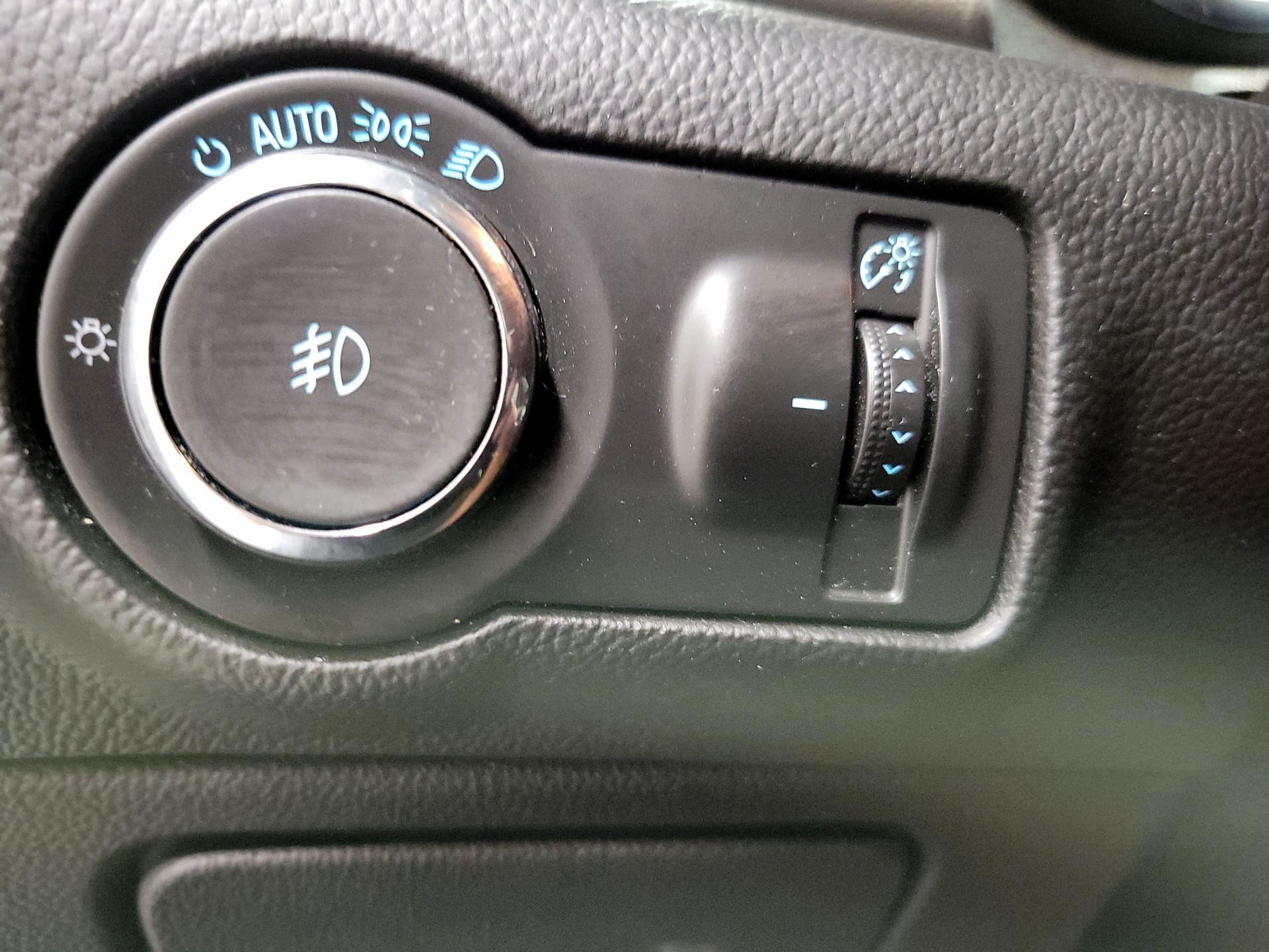 Thumbnail: 2016 Buick Verano - 13