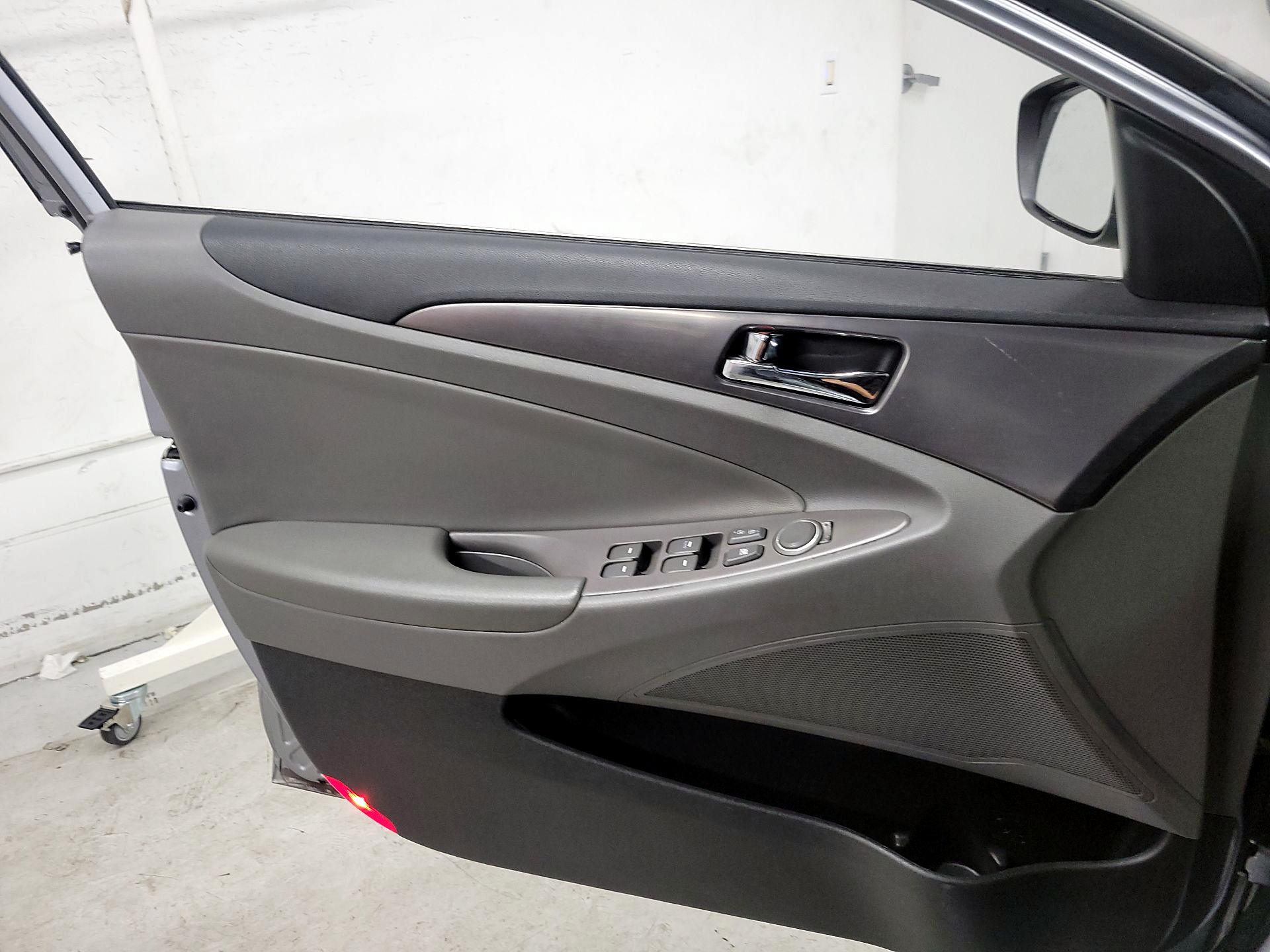 Thumbnail: 2015 Hyundai Sonata - 12