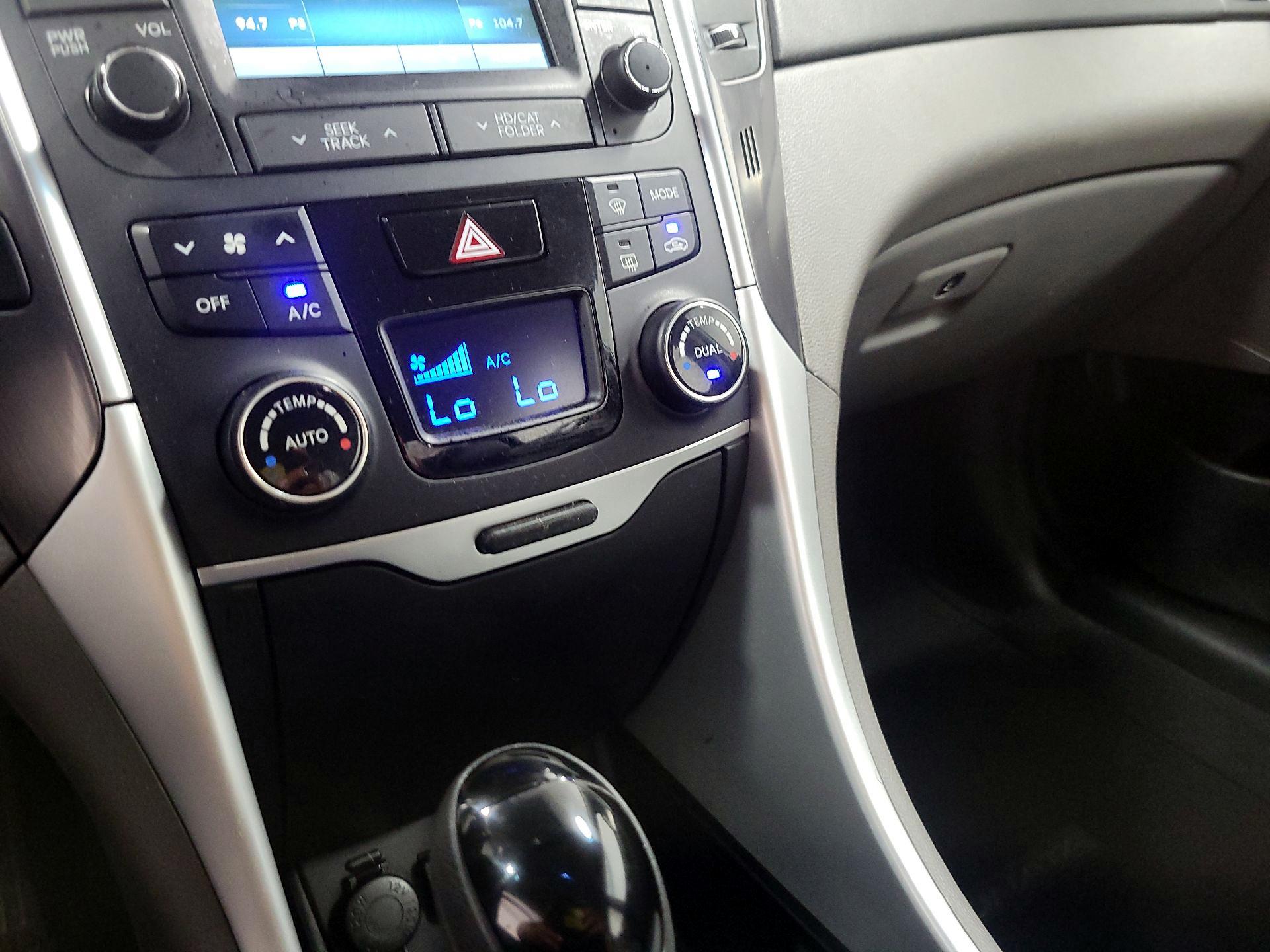 Thumbnail: 2015 Hyundai Sonata - 14