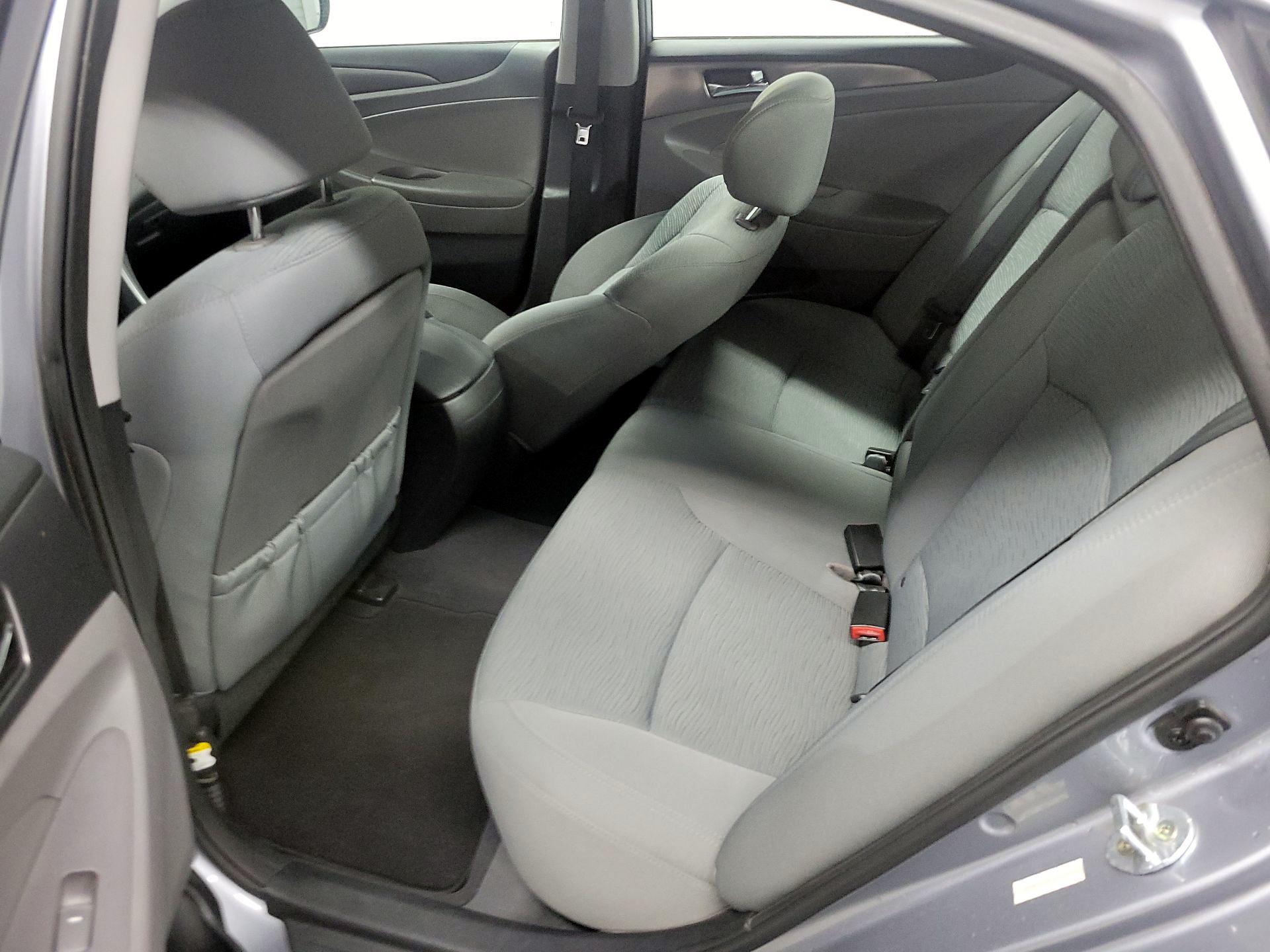 Thumbnail: 2015 Hyundai Sonata - 16