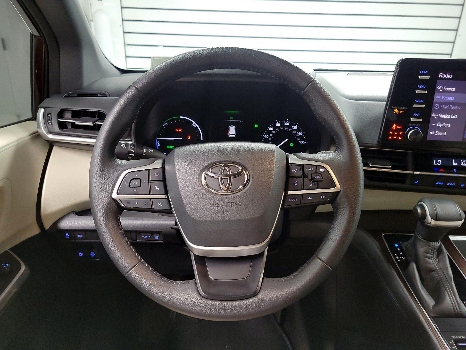Thumbnail: 2022 Toyota Sienna - 10
