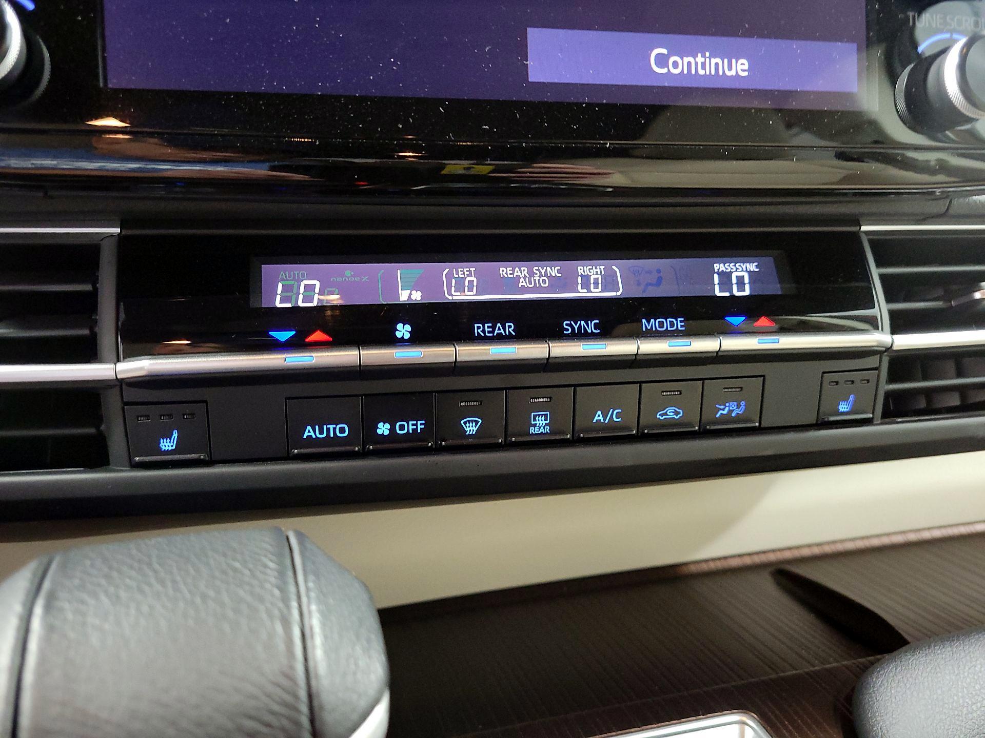 Thumbnail: 2022 Toyota Sienna - 16