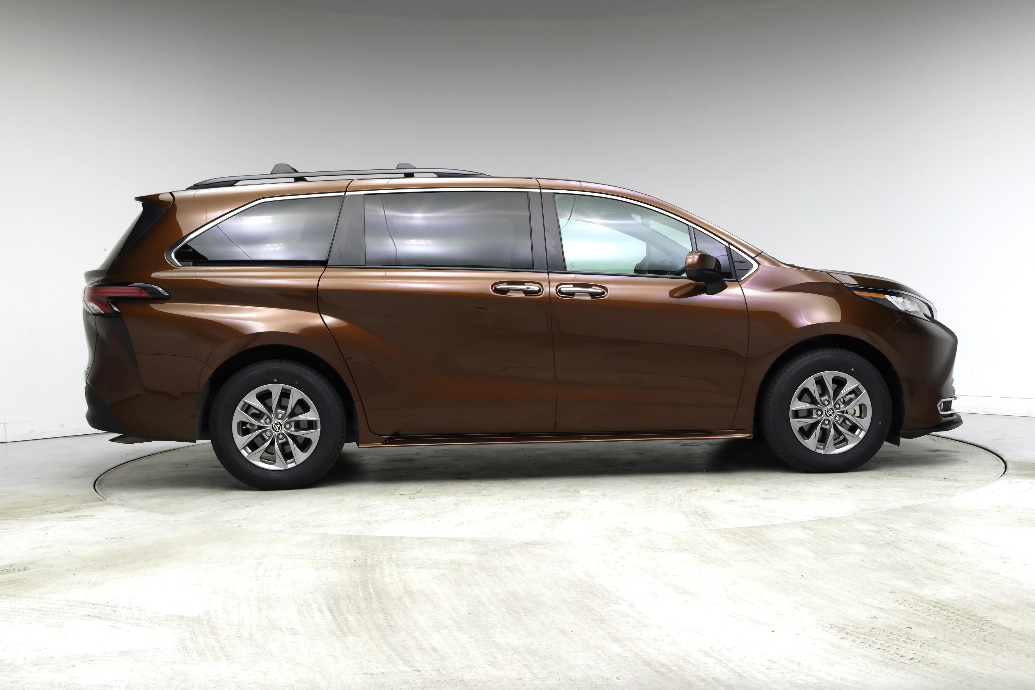 Thumbnail: 2022 Toyota Sienna - 7