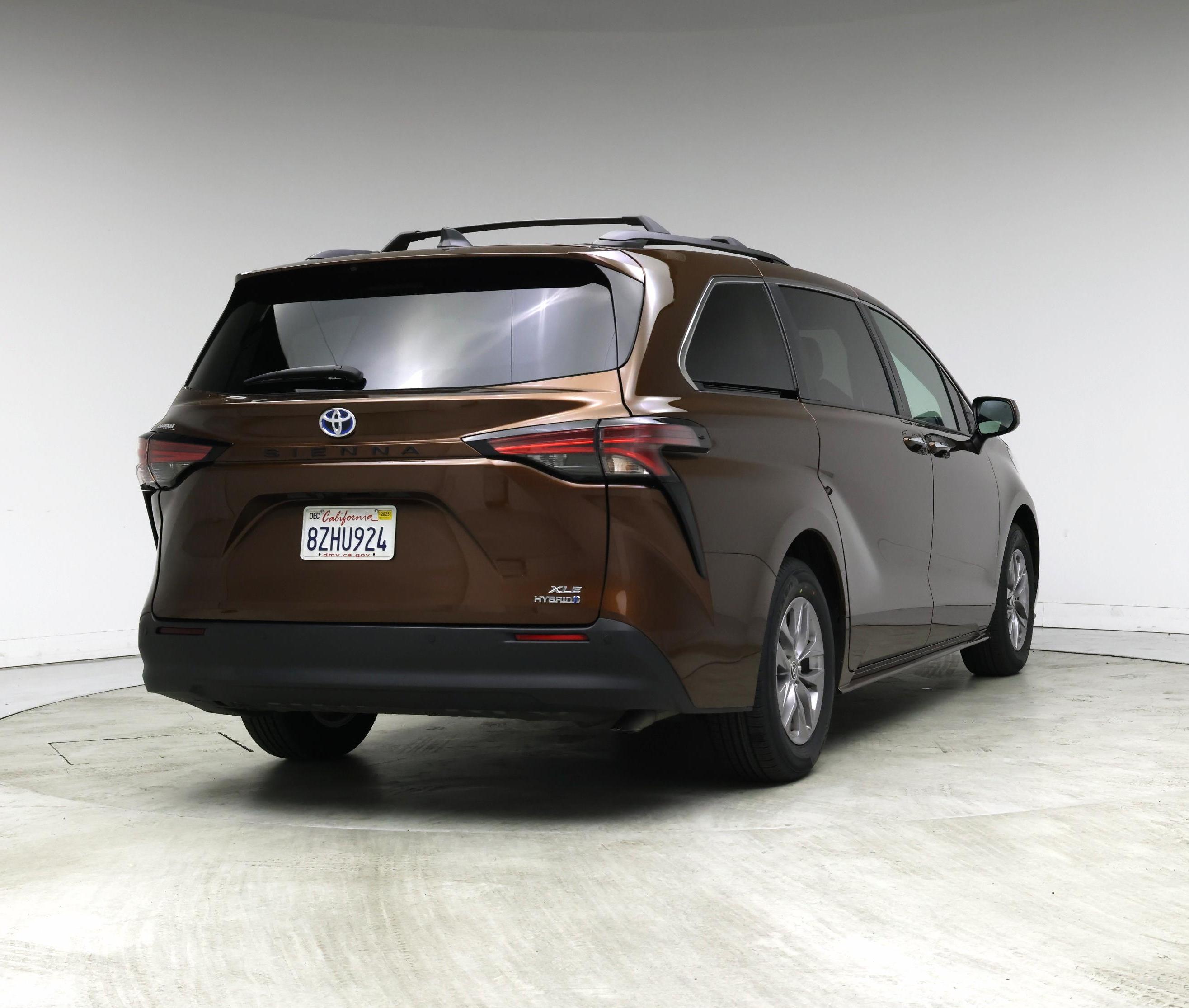 Thumbnail: 2022 Toyota Sienna - 8