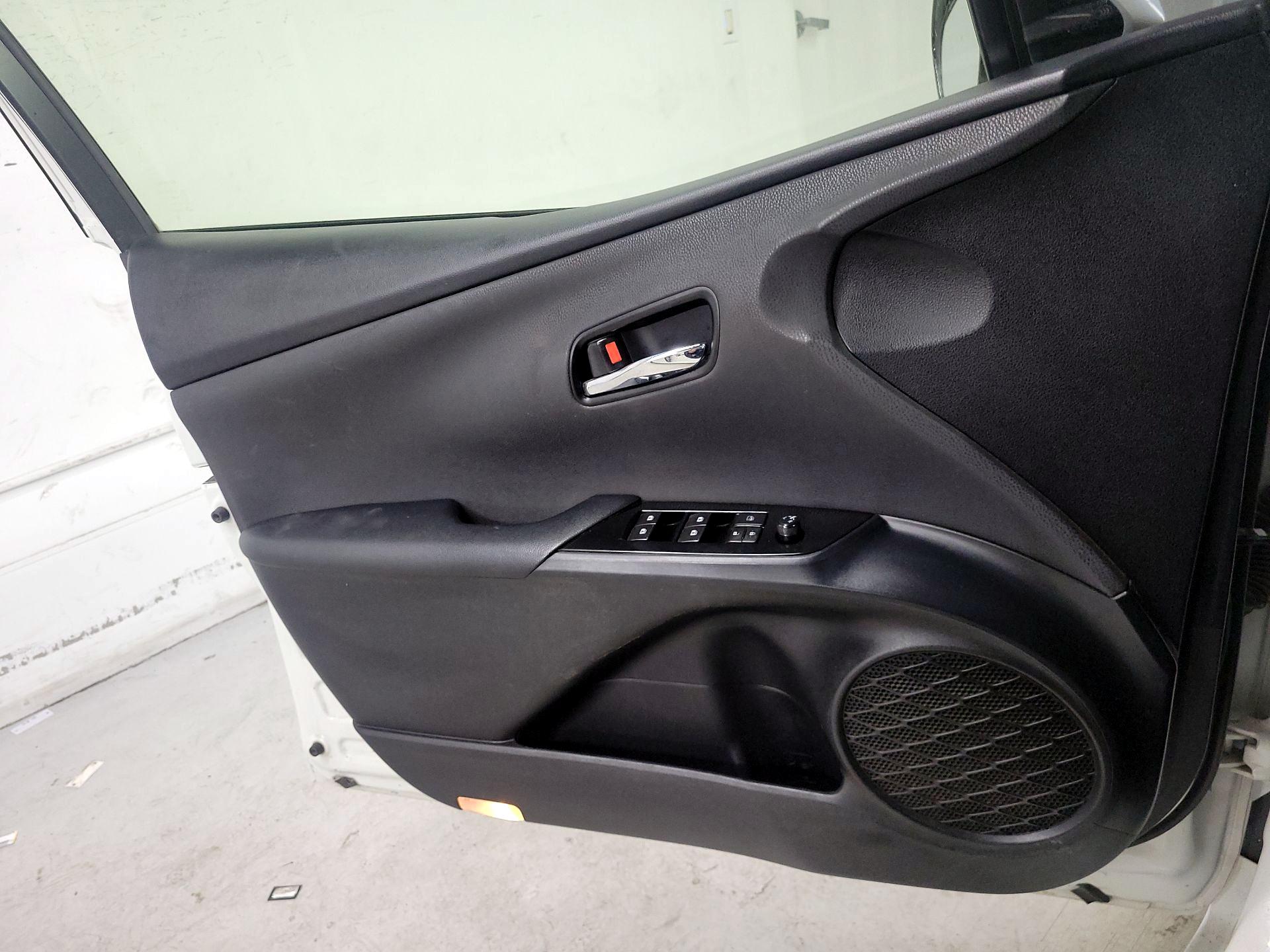 Thumbnail: 2016 Toyota Prius - 12