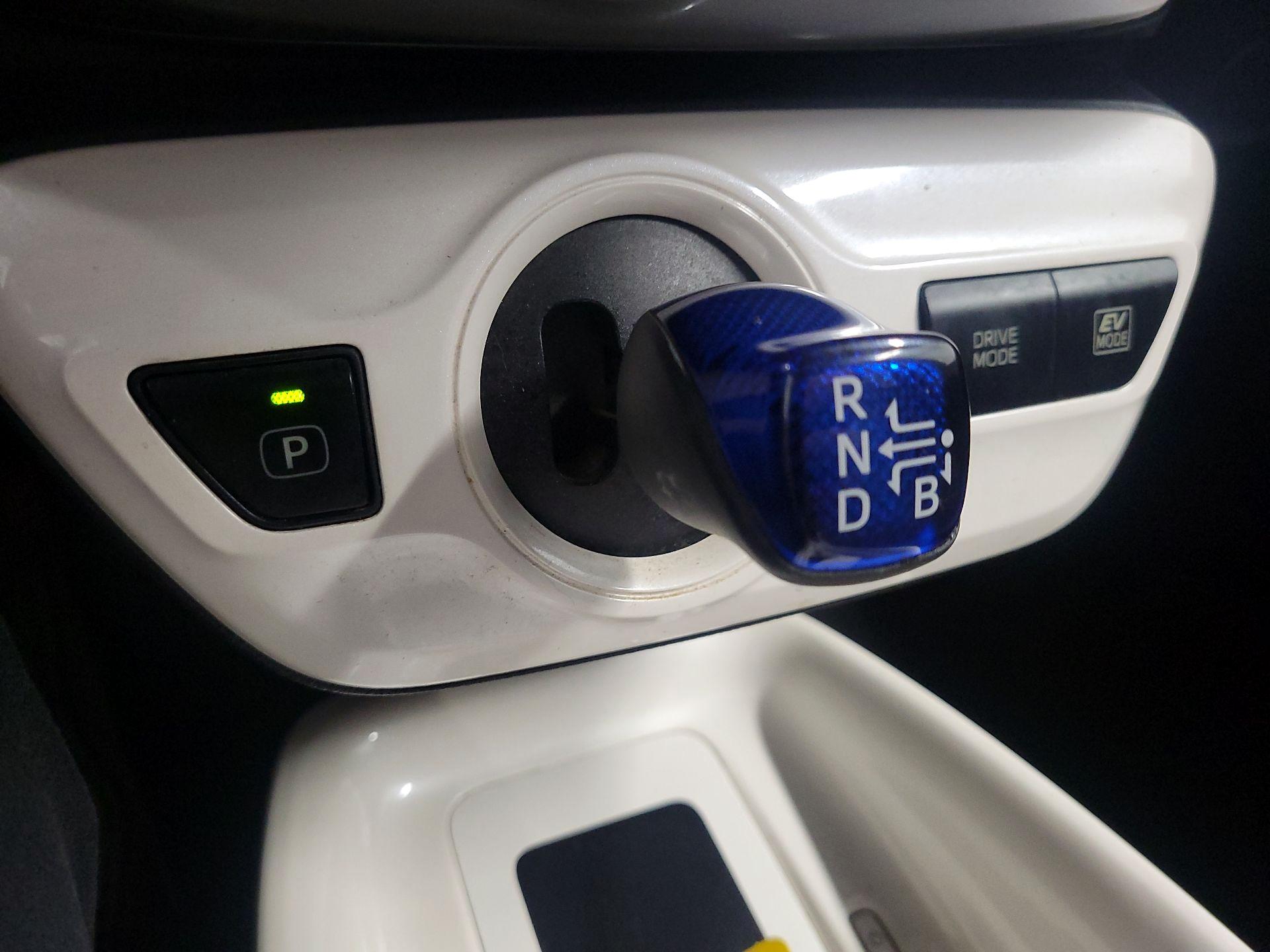 Thumbnail: 2016 Toyota Prius - 15