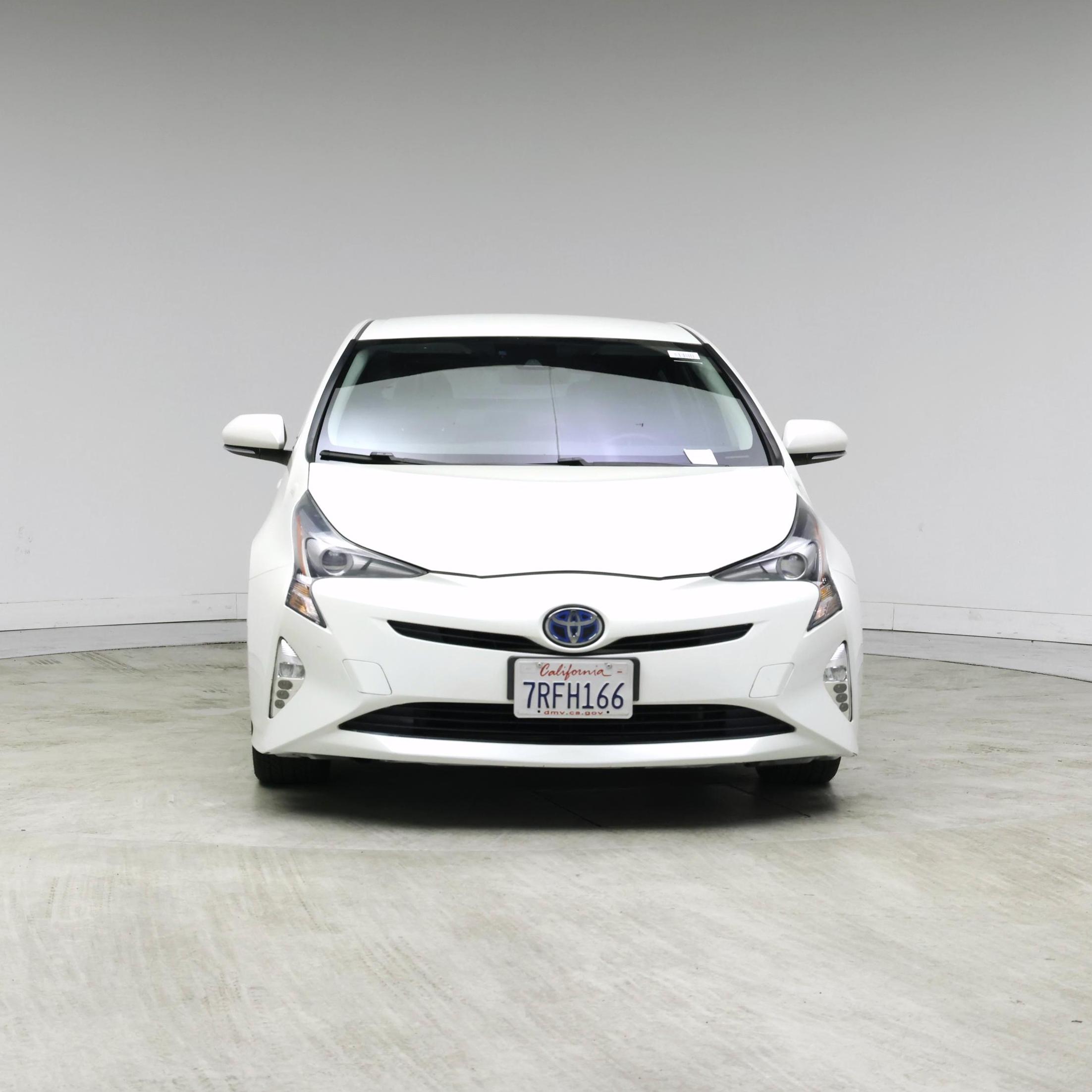 Thumbnail: 2016 Toyota Prius - 5