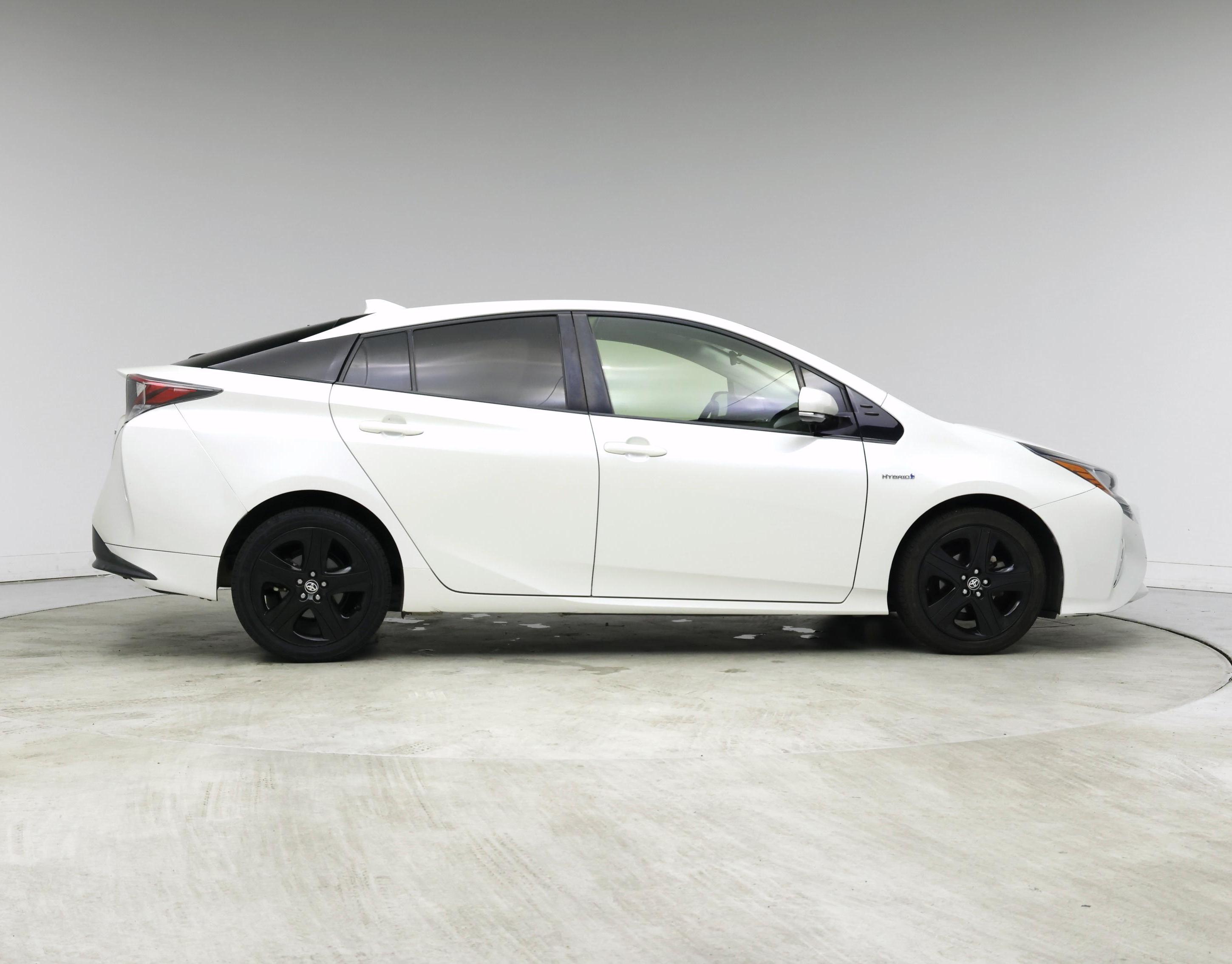 Thumbnail: 2016 Toyota Prius - 7