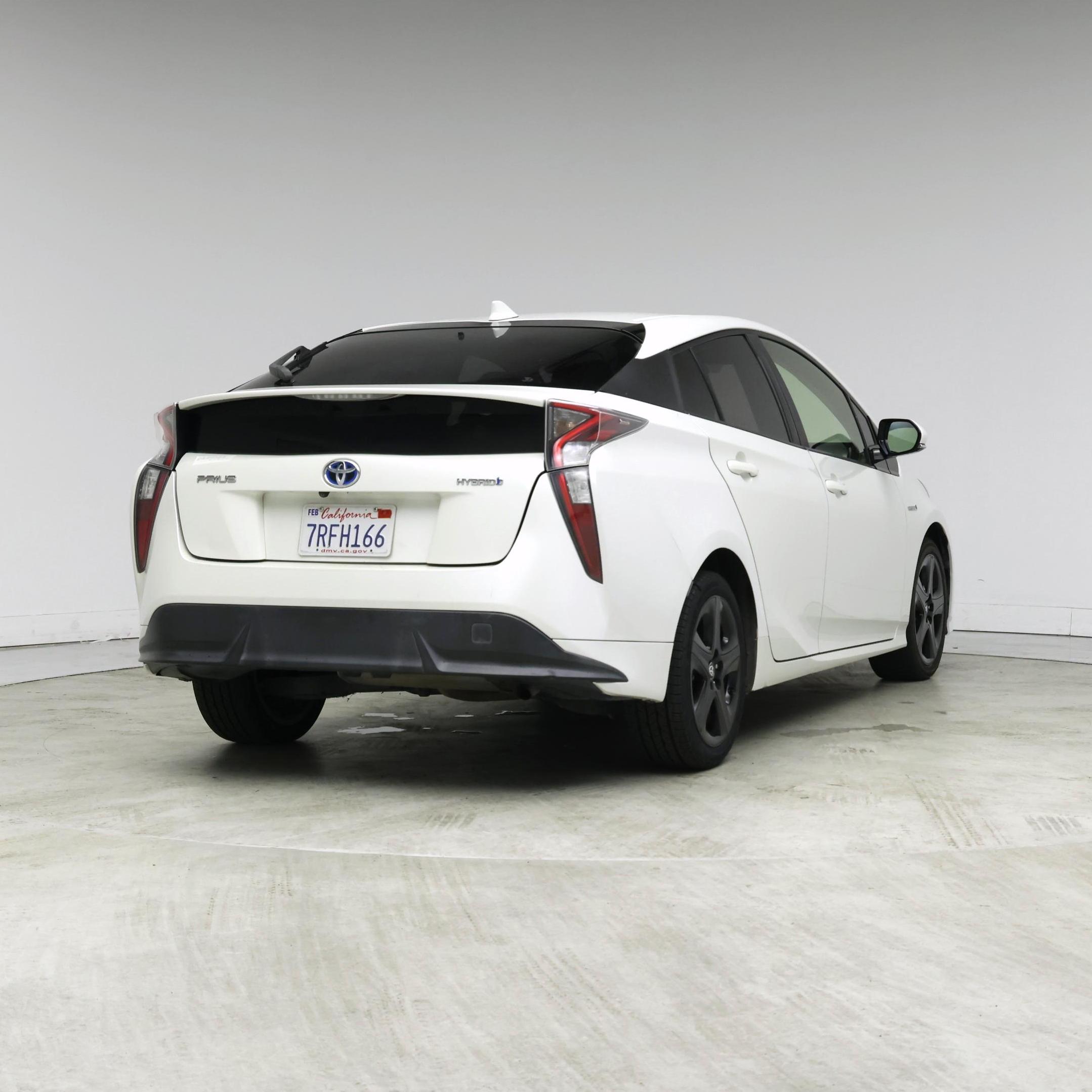 Thumbnail: 2016 Toyota Prius - 8