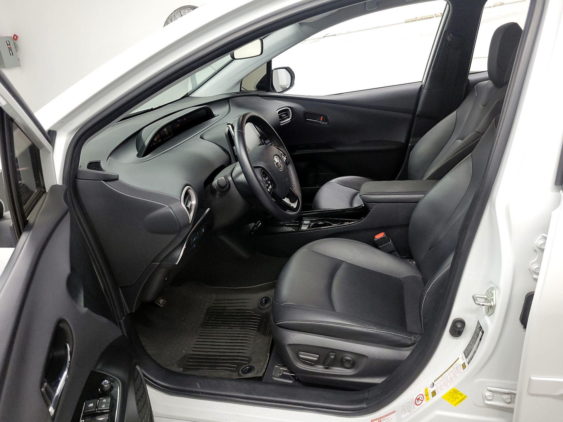 Thumbnail: 2022 Toyota Prius Prime - 11