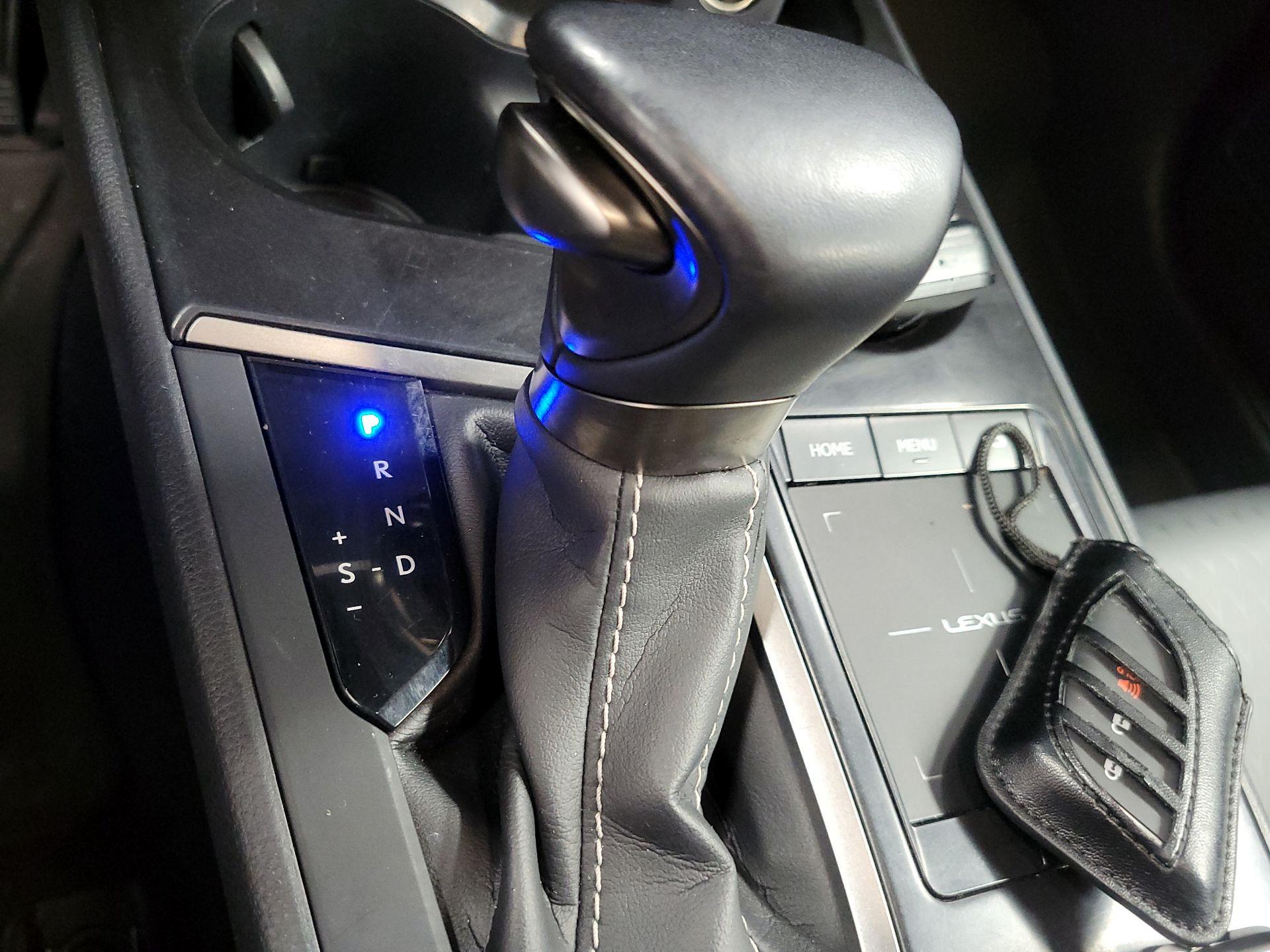 Thumbnail: 2020 Lexus UX - 16