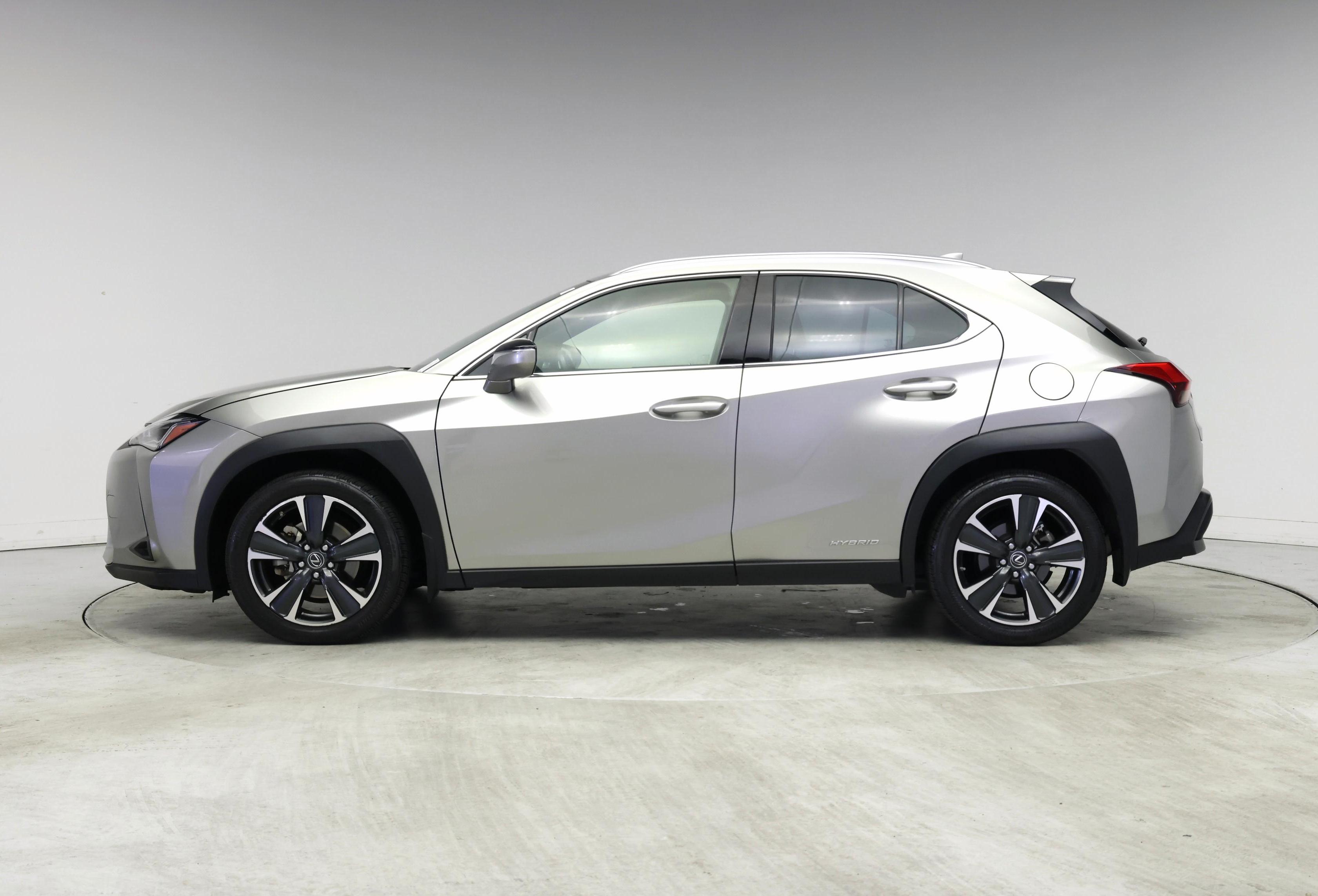 Thumbnail: 2020 Lexus UX - 3