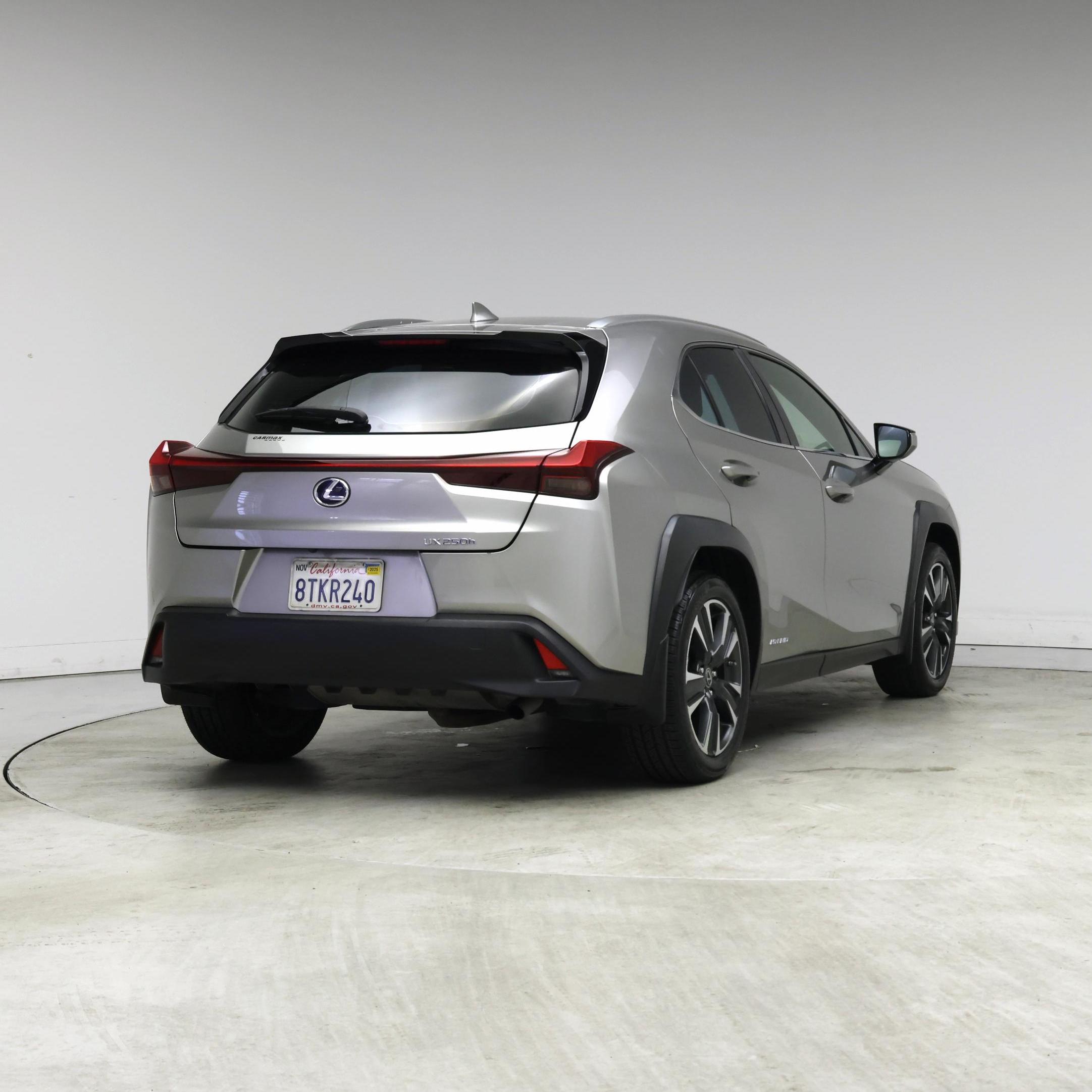 Thumbnail: 2020 Lexus UX - 8